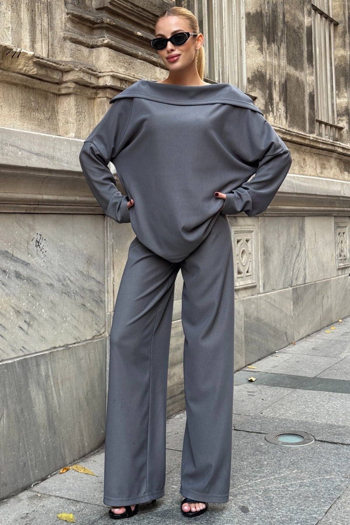 İki İplik Geniş Yaka Salaş Kesim Bluz Beli Lastikli Geniş Paça Pantolon Takım