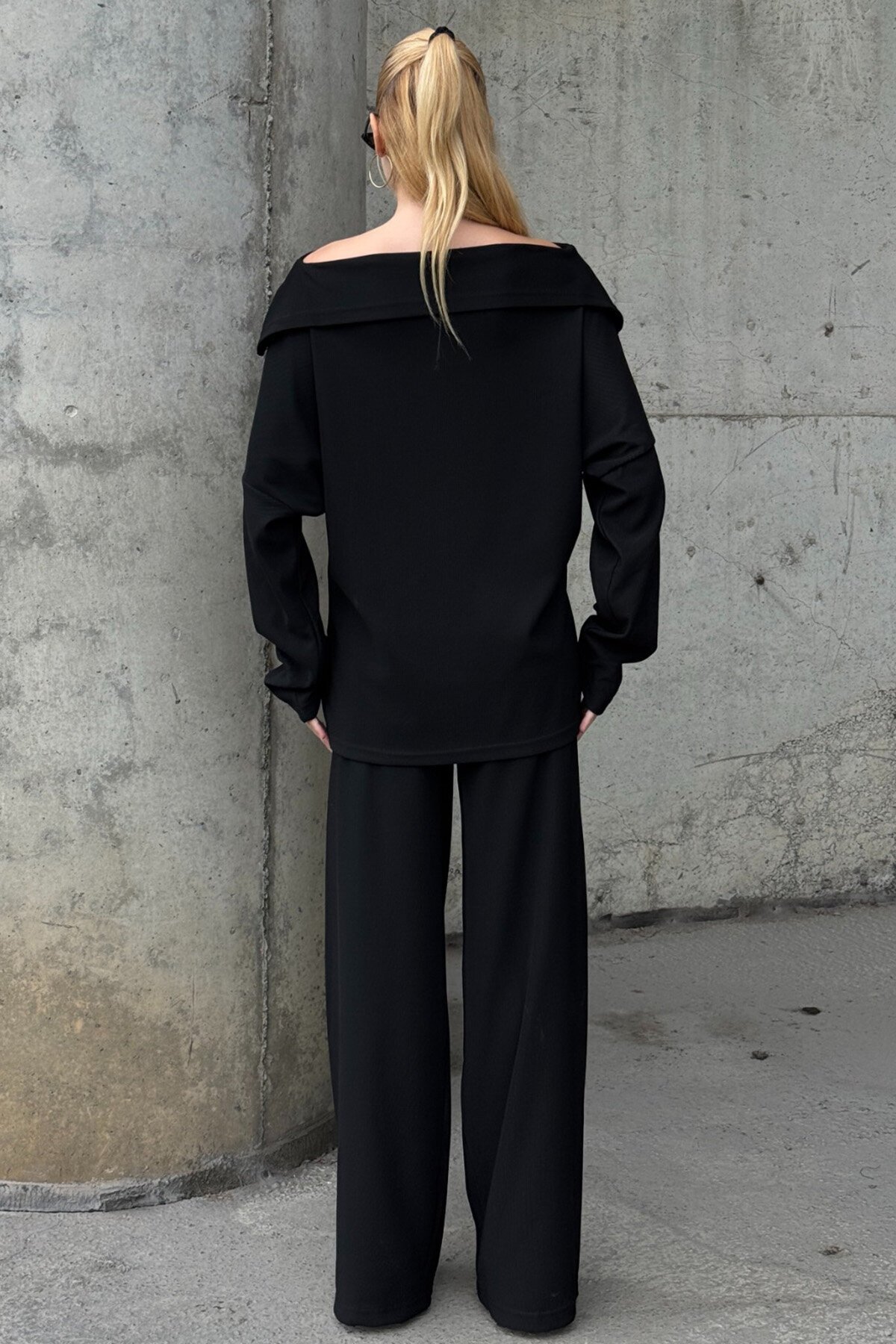 İki İplik Geniş Yaka Salaş Kesim Bluz Beli Lastikli Geniş Paça Pantolon Takım