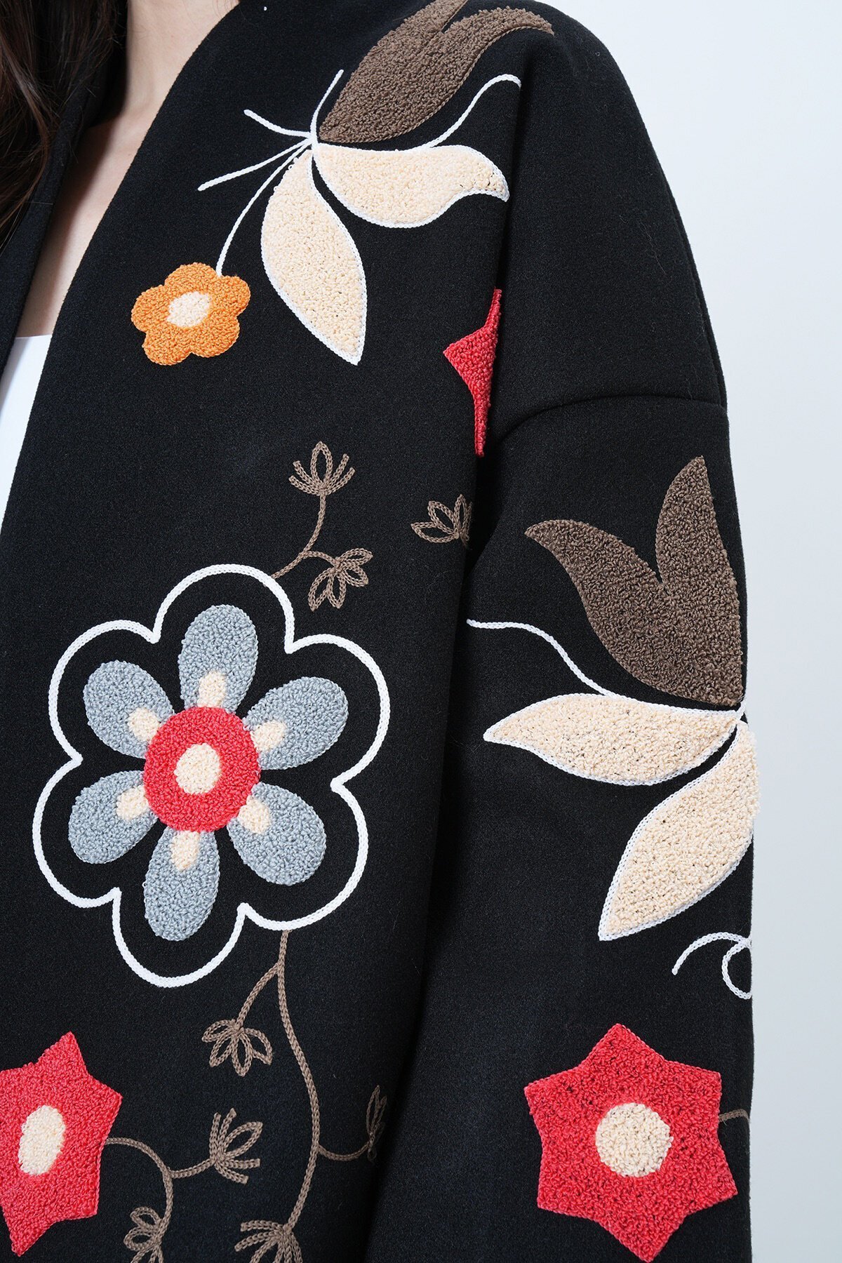 Kabartmalı Çiçek İşlemeli Oversize Ceket