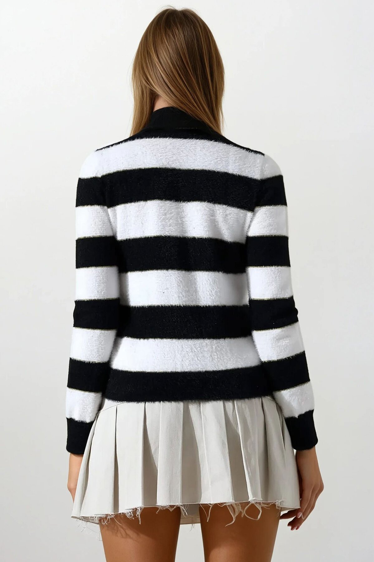 Kalp Detaylı Taş İşlemeli Çizgili Triko Kazak