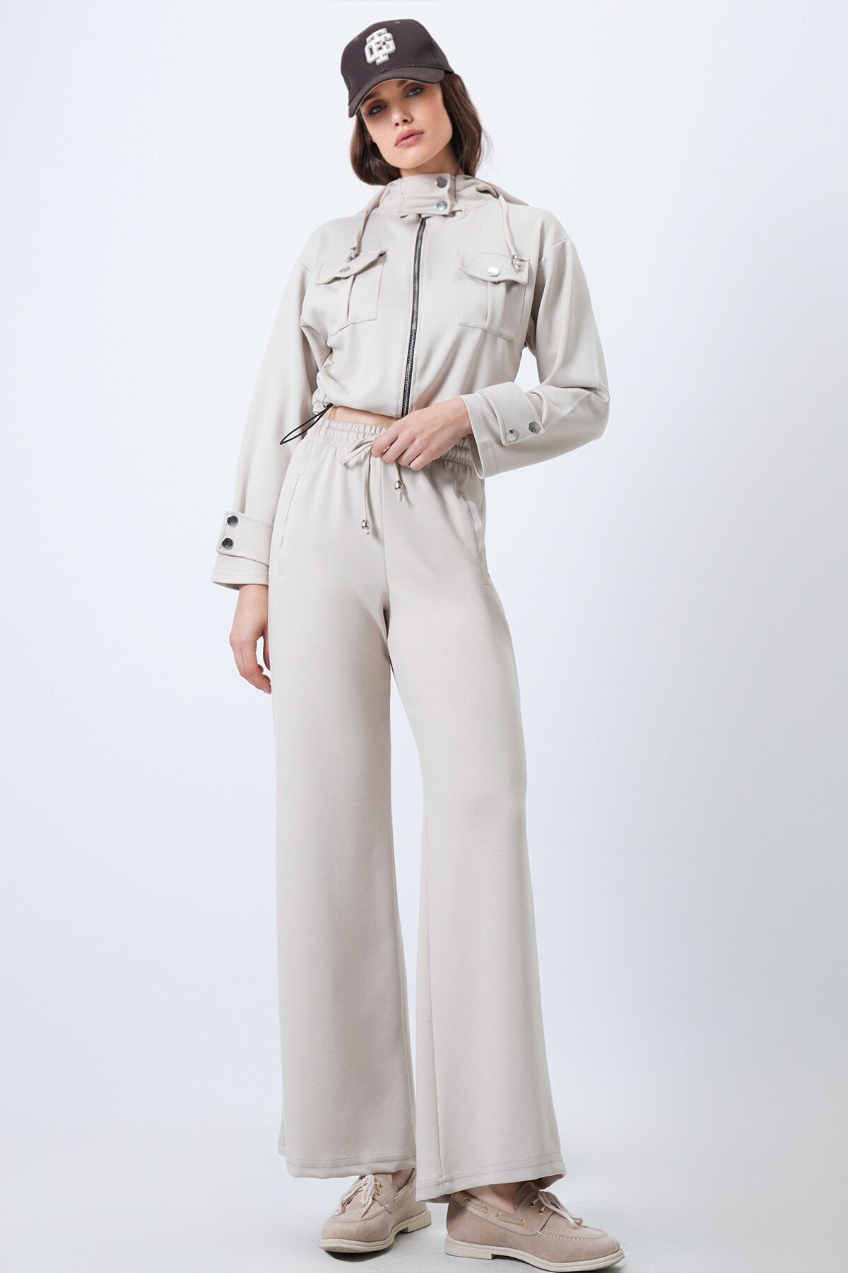Kapüşonlu Çift Cepli Ceket ve Beli Lastikli Pantolon Takım
