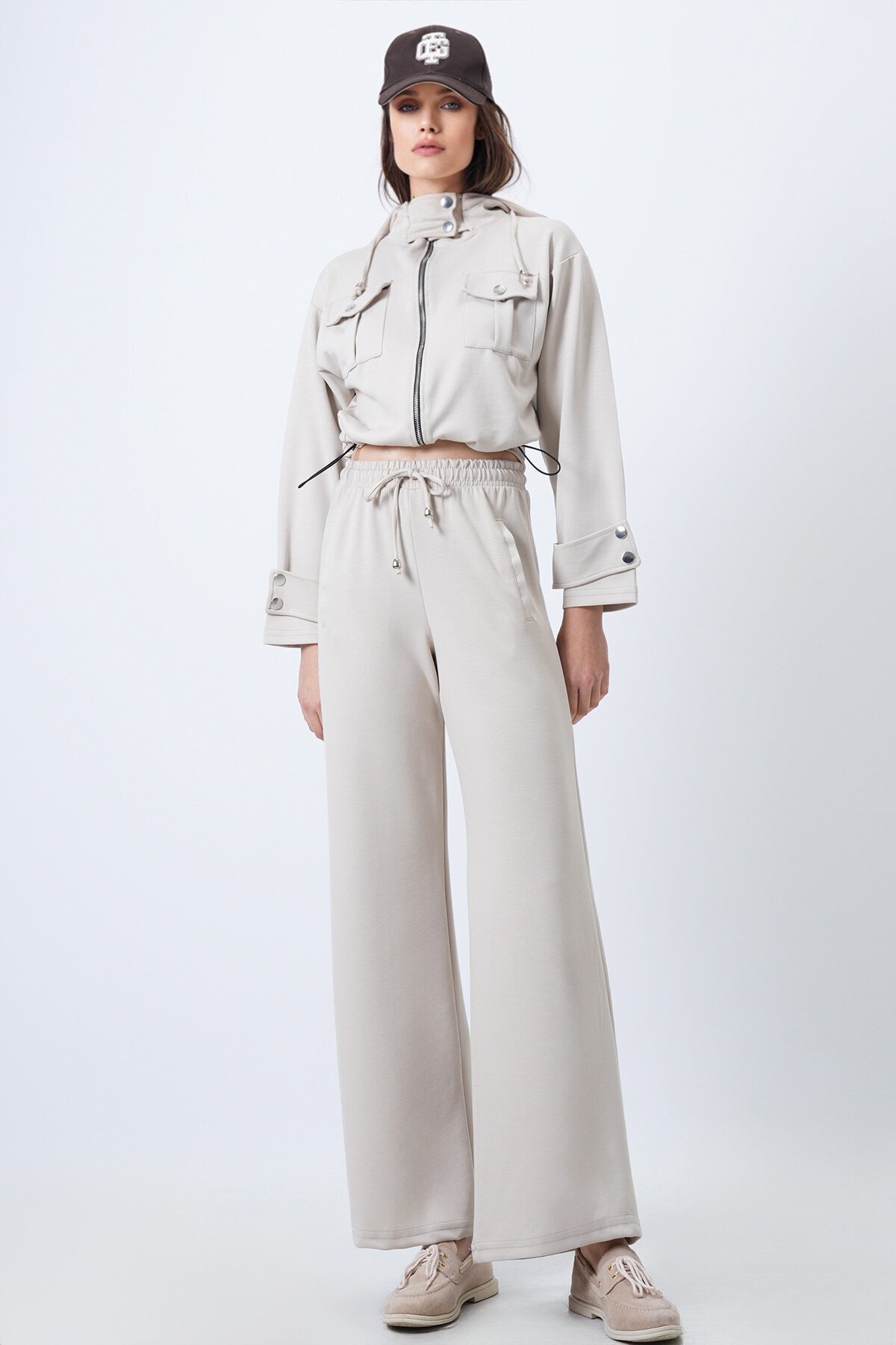 Kapüşonlu Çift Cepli Ceket ve Beli Lastikli Pantolon Takım