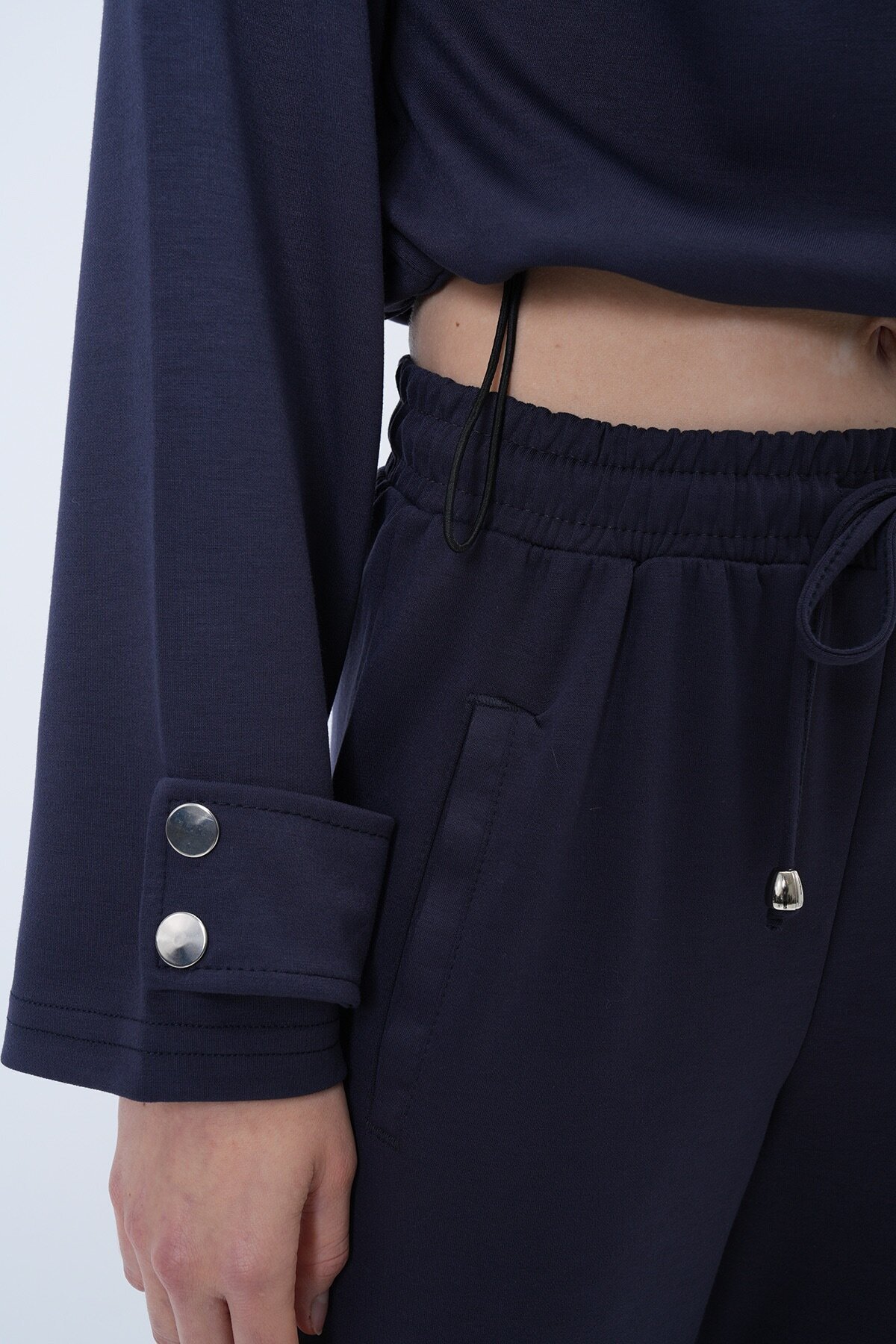 Kapüşonlu Çift Cepli Ceket ve Beli Lastikli Pantolon Takım