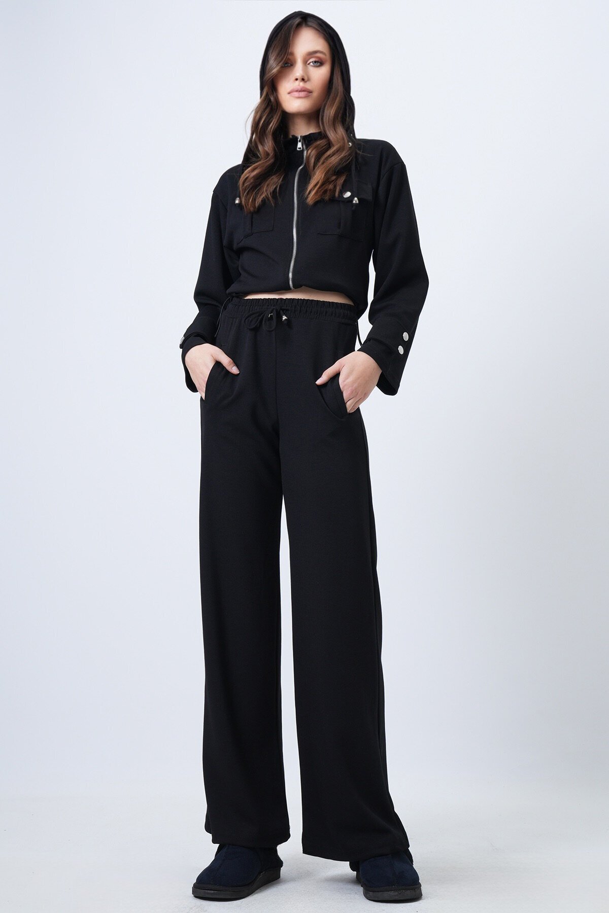 Kapüşonlu Çift Cepli Ceket ve Beli Lastikli Pantolon Takım