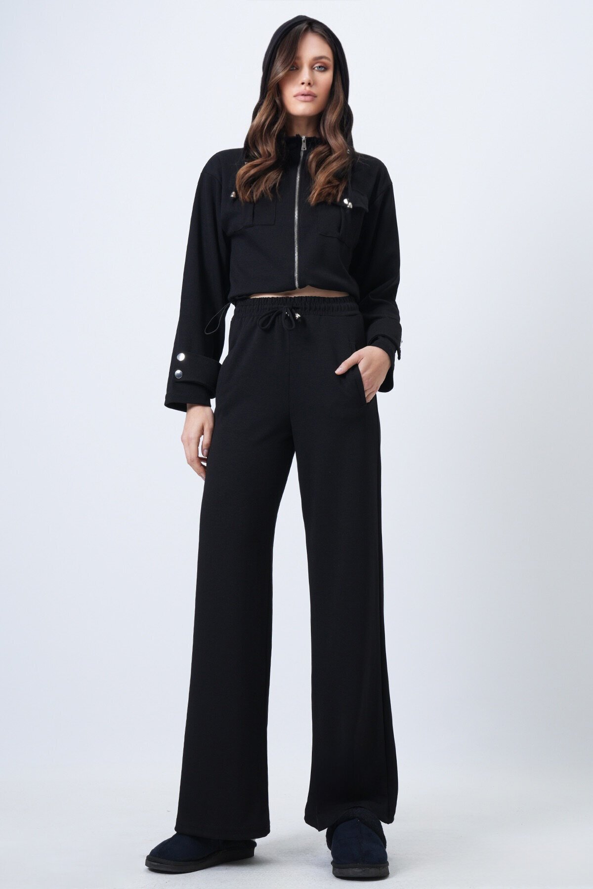 Kapüşonlu Çift Cepli Ceket ve Beli Lastikli Pantolon Takım