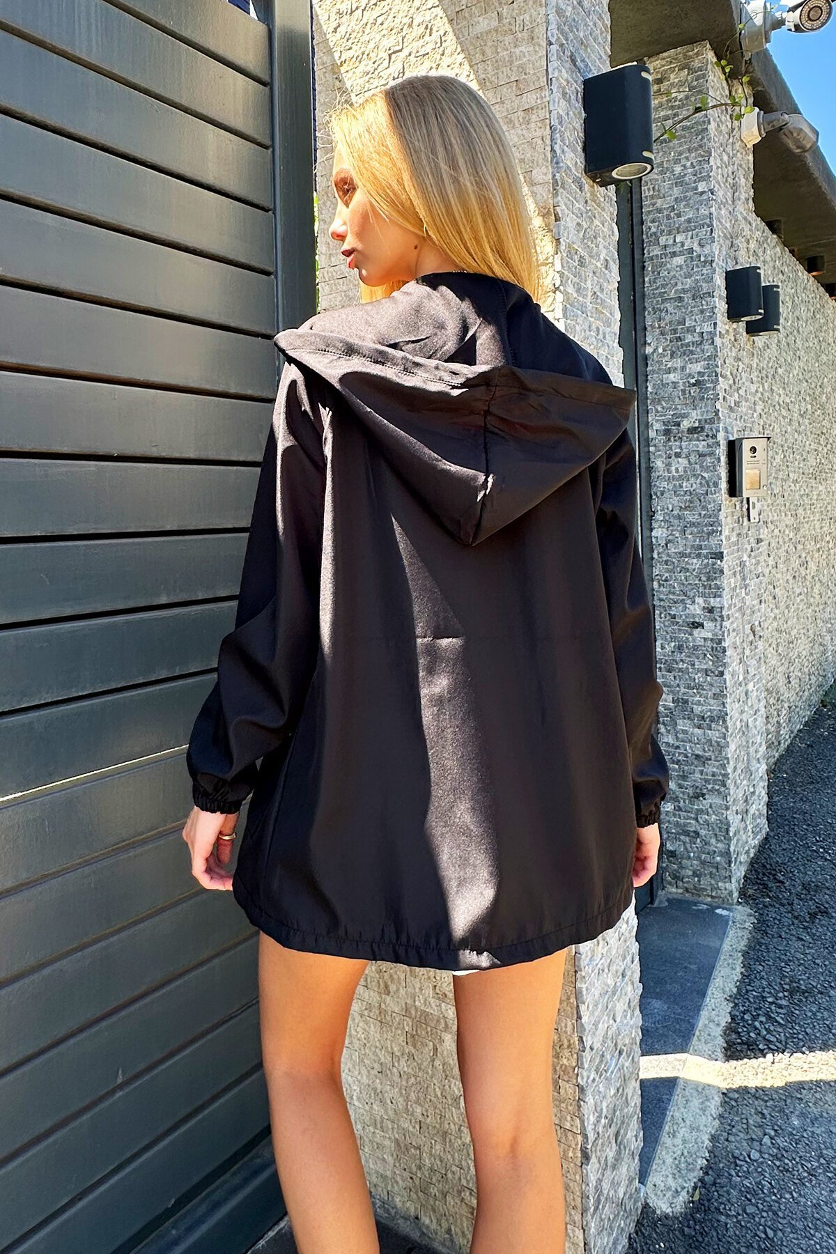 Kapüşonlu Çift Cepli Çıt Çıt Kapamalı Yağmurluk Ceket