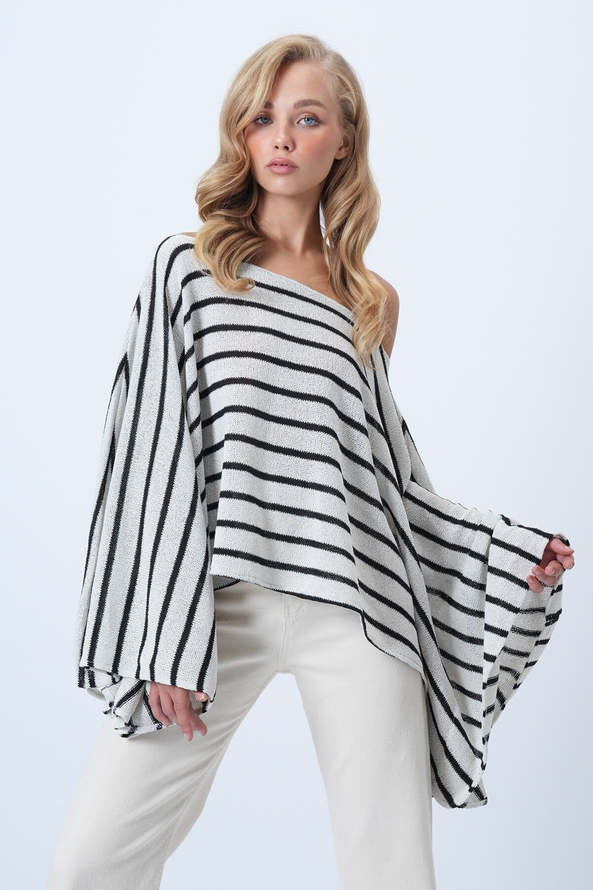 Kayık Yaka Pelerin Kesim Bluz