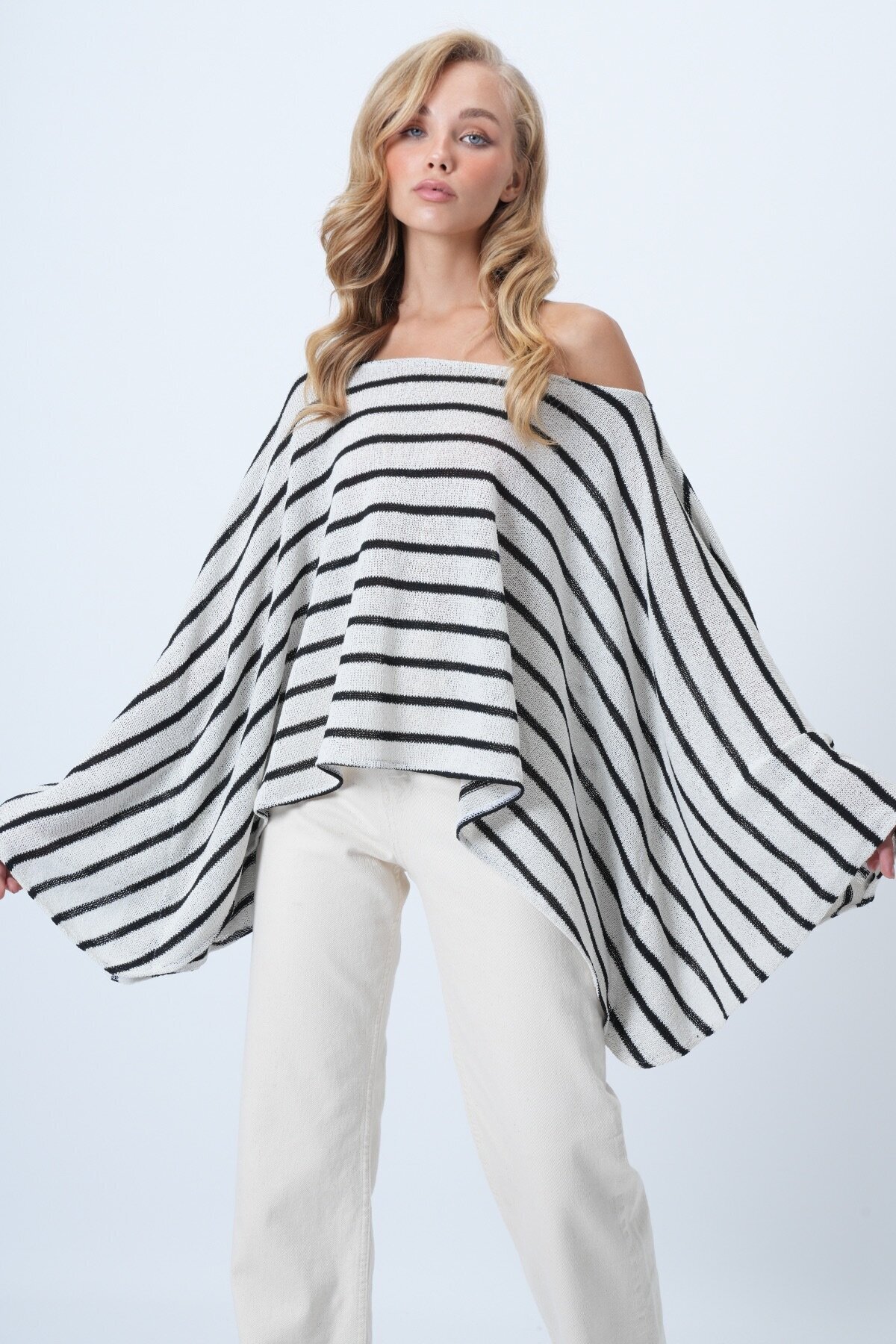 Kayık Yaka Pelerin Kesim Bluz