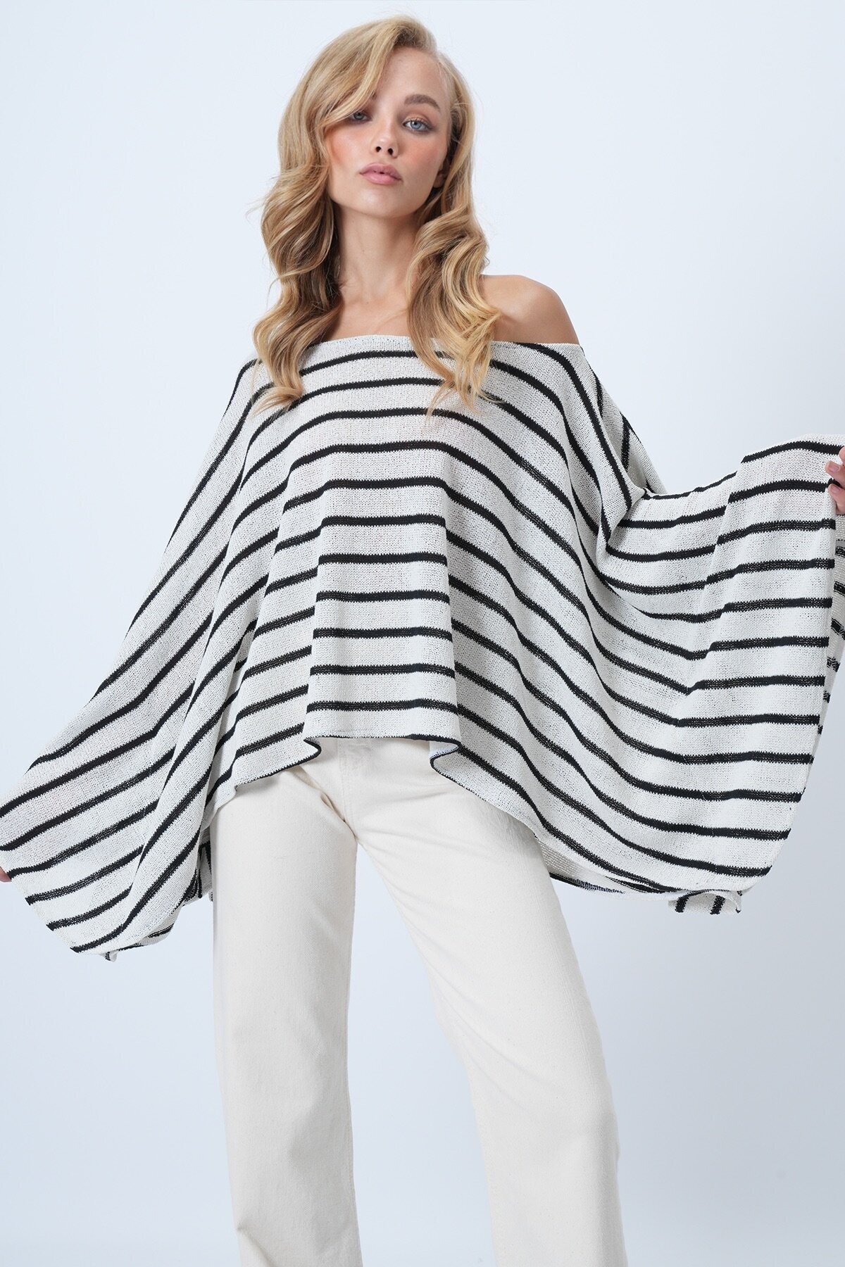 Kayık Yaka Pelerin Kesim Bluz