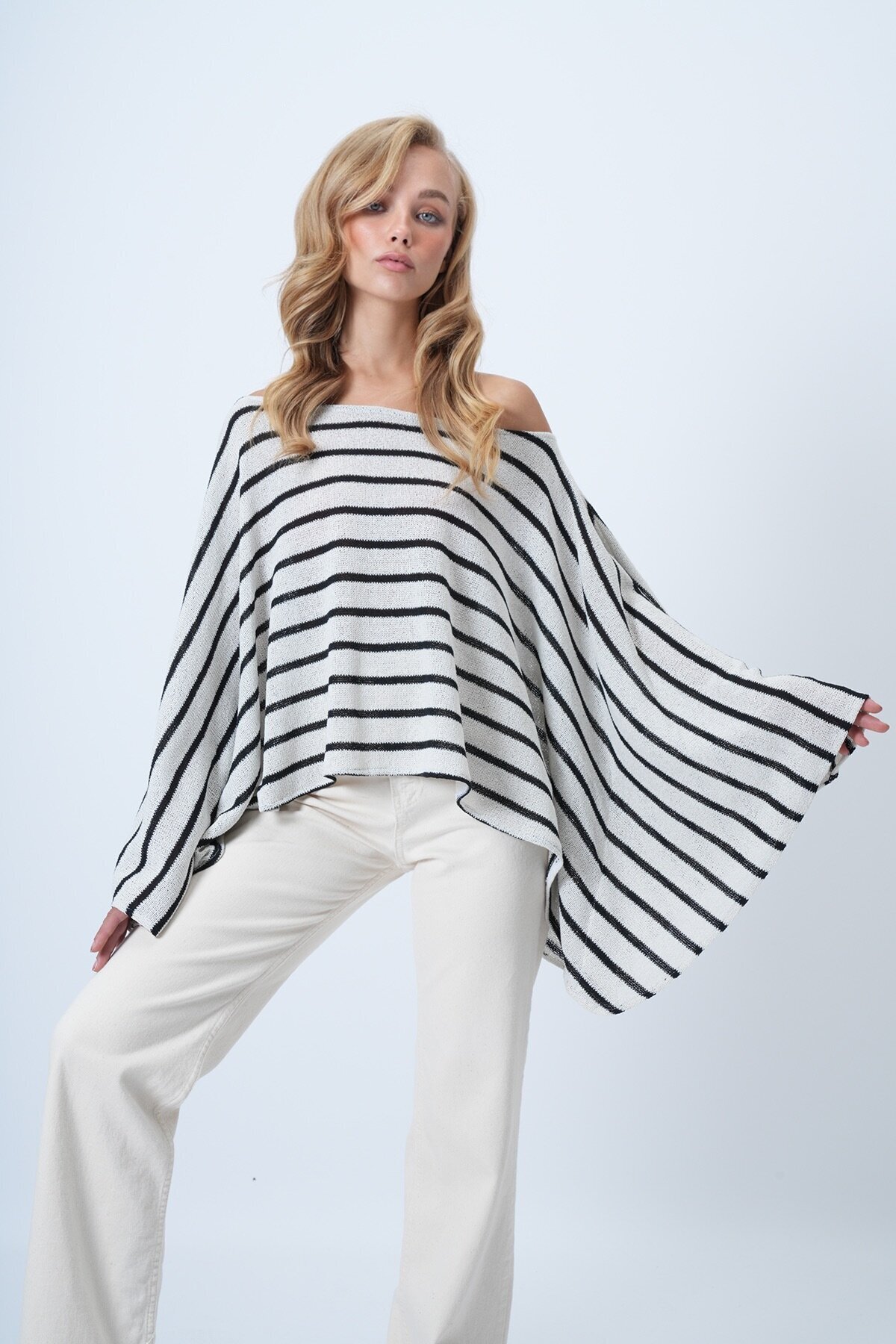 Kayık Yaka Pelerin Kesim Bluz