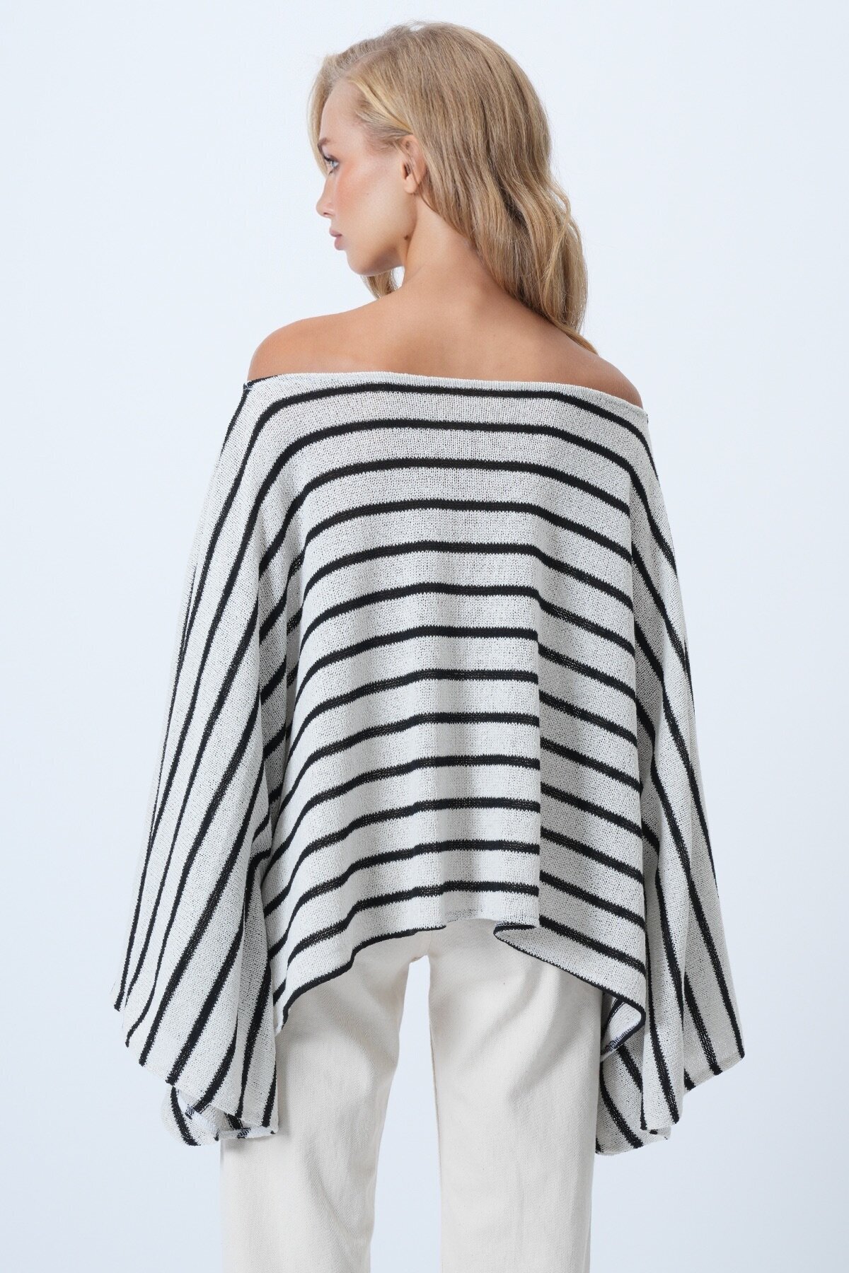 Kayık Yaka Pelerin Kesim Bluz