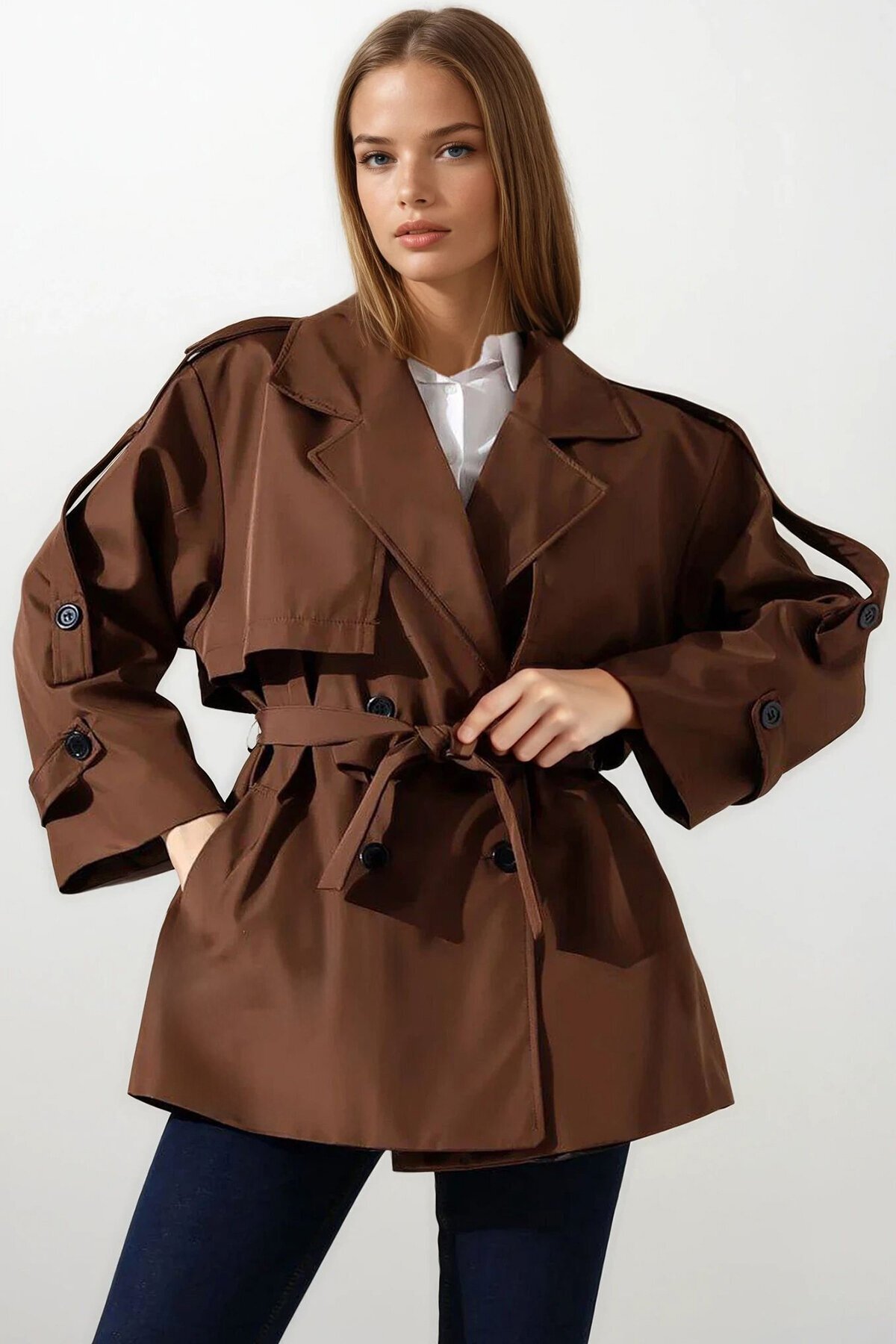 Kemer Detaylı Kruvaze Yaka Kuşak Bağlamalı Trençkot