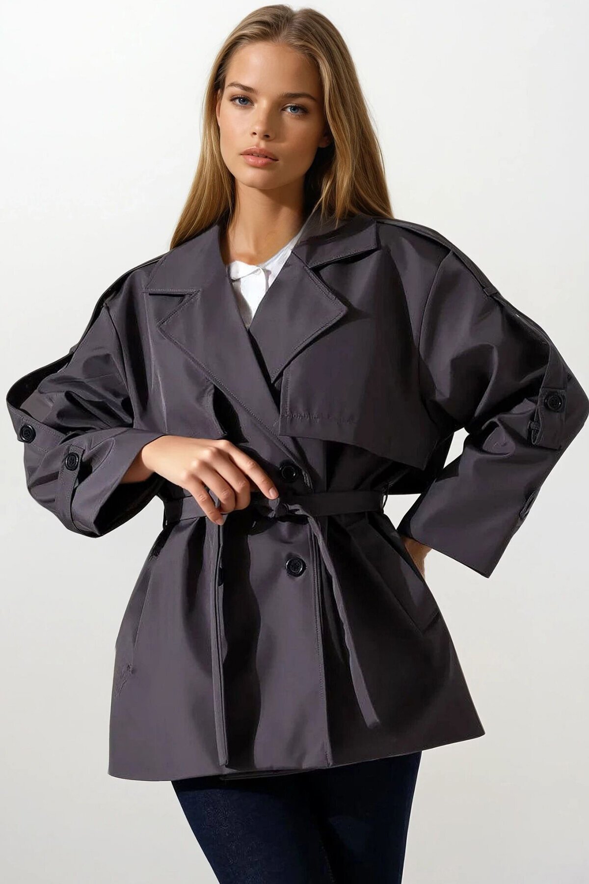 Kemer Detaylı Kruvaze Yaka Kuşak Bağlamalı Trençkot