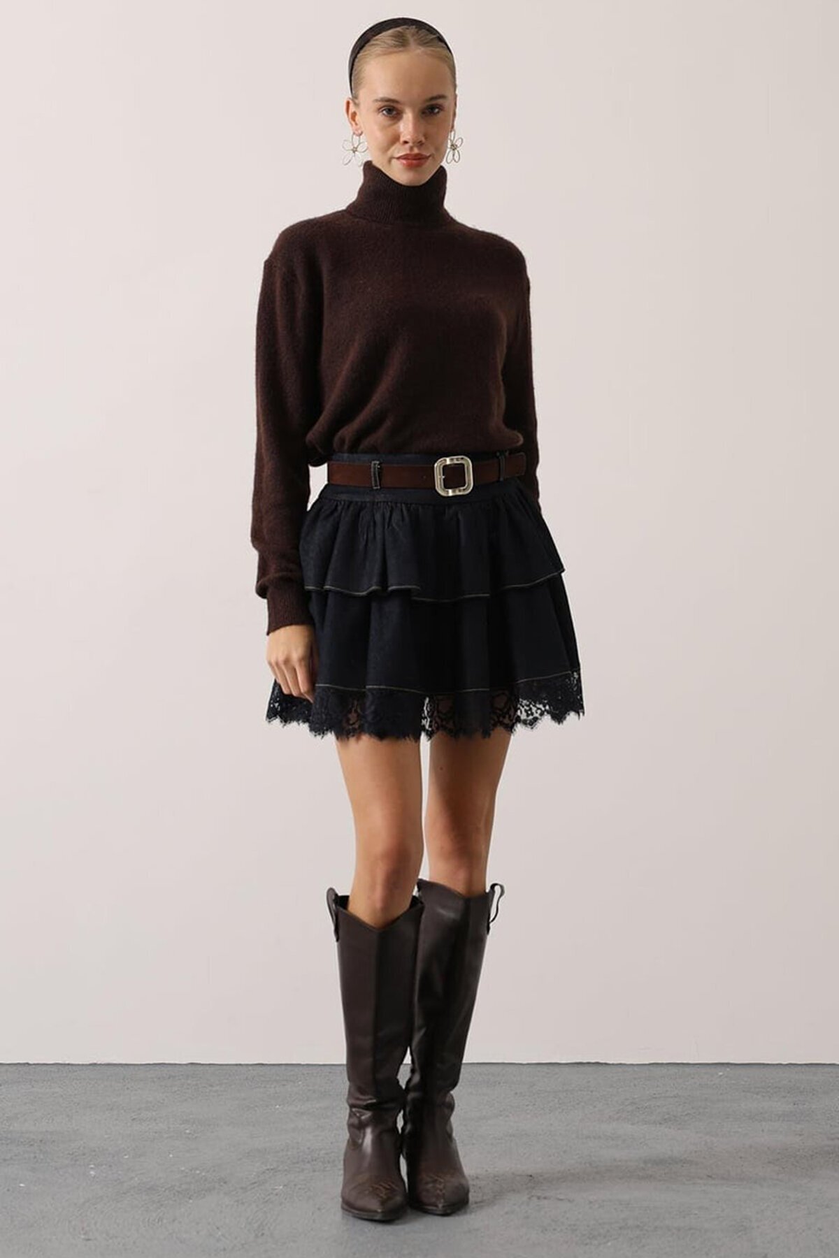 Kemerli Dantel Detaylı Volanlı Denim Etek