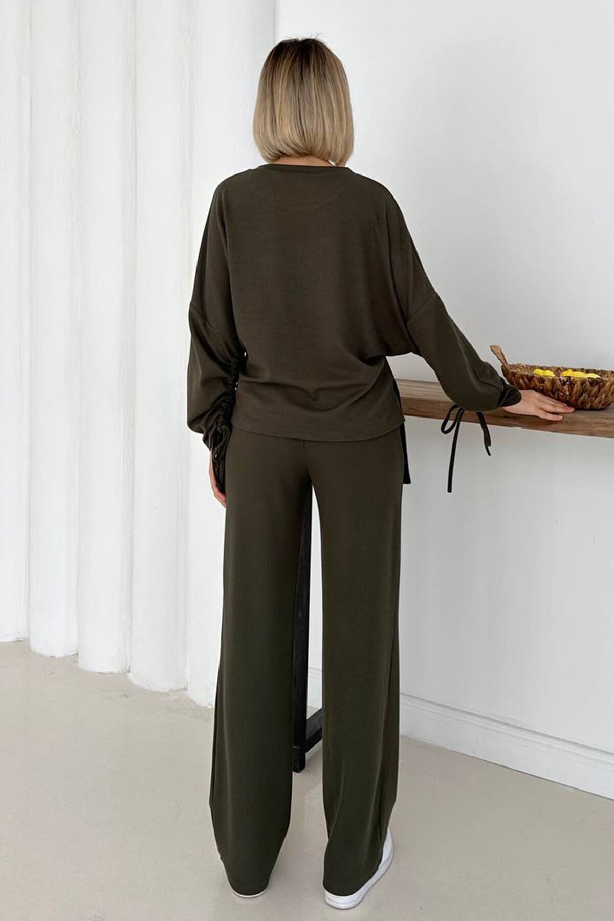 Kol Ve Beli Büzgü Detaylı Bluz Ve Geniş Paça Pantolon Takım