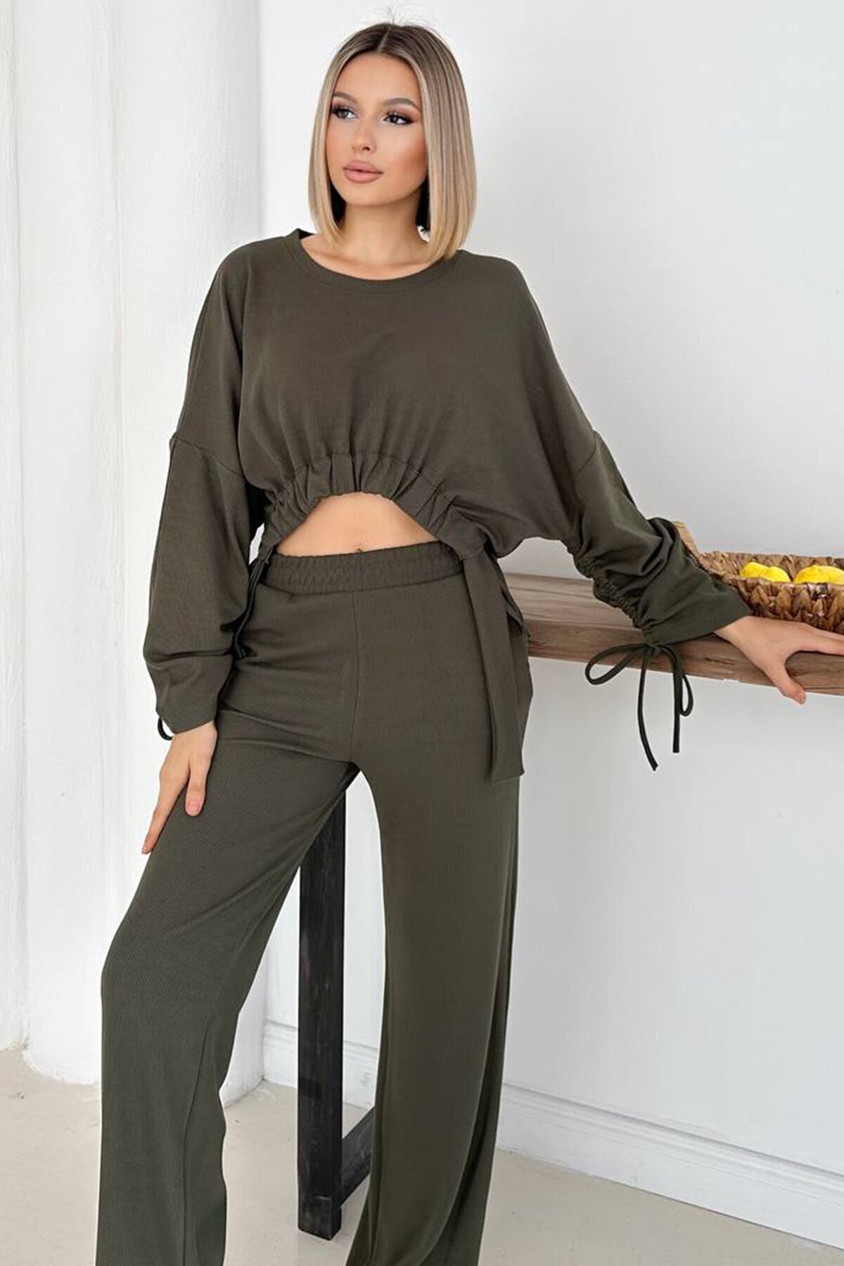 Kol Ve Beli Büzgü Detaylı Bluz Ve Geniş Paça Pantolon Takım
