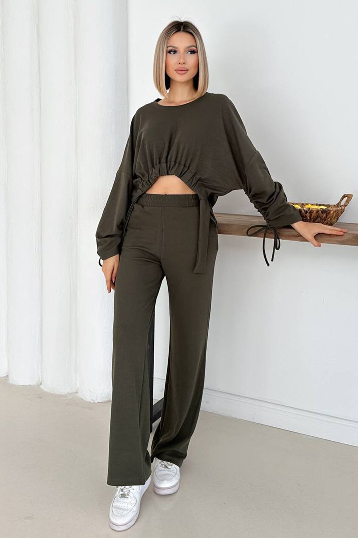 Kol Ve Beli Büzgü Detaylı Bluz Ve Geniş Paça Pantolon Takım