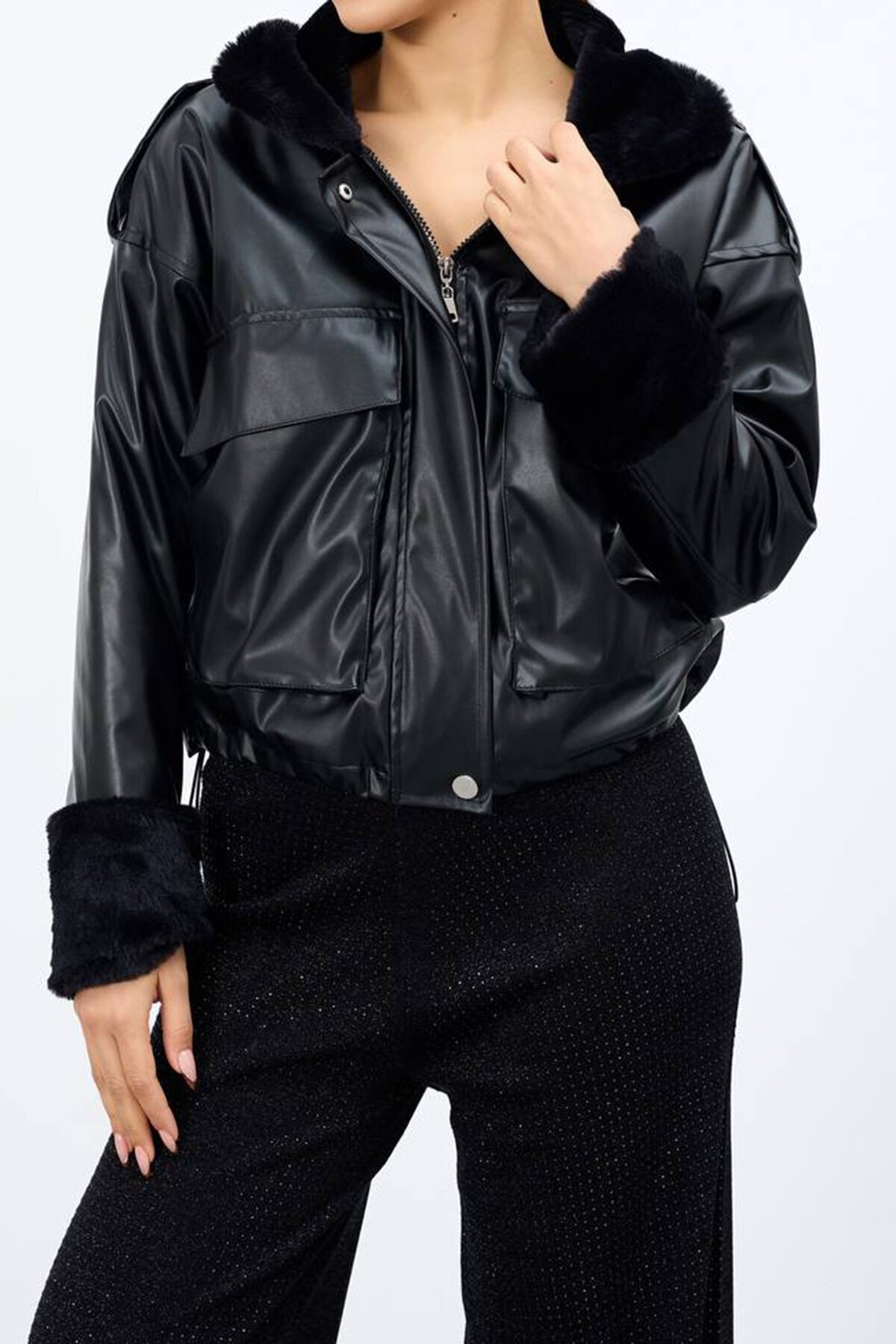 Kolları ve Yakası Fermaurlı Peluş Suni Deri Ceket