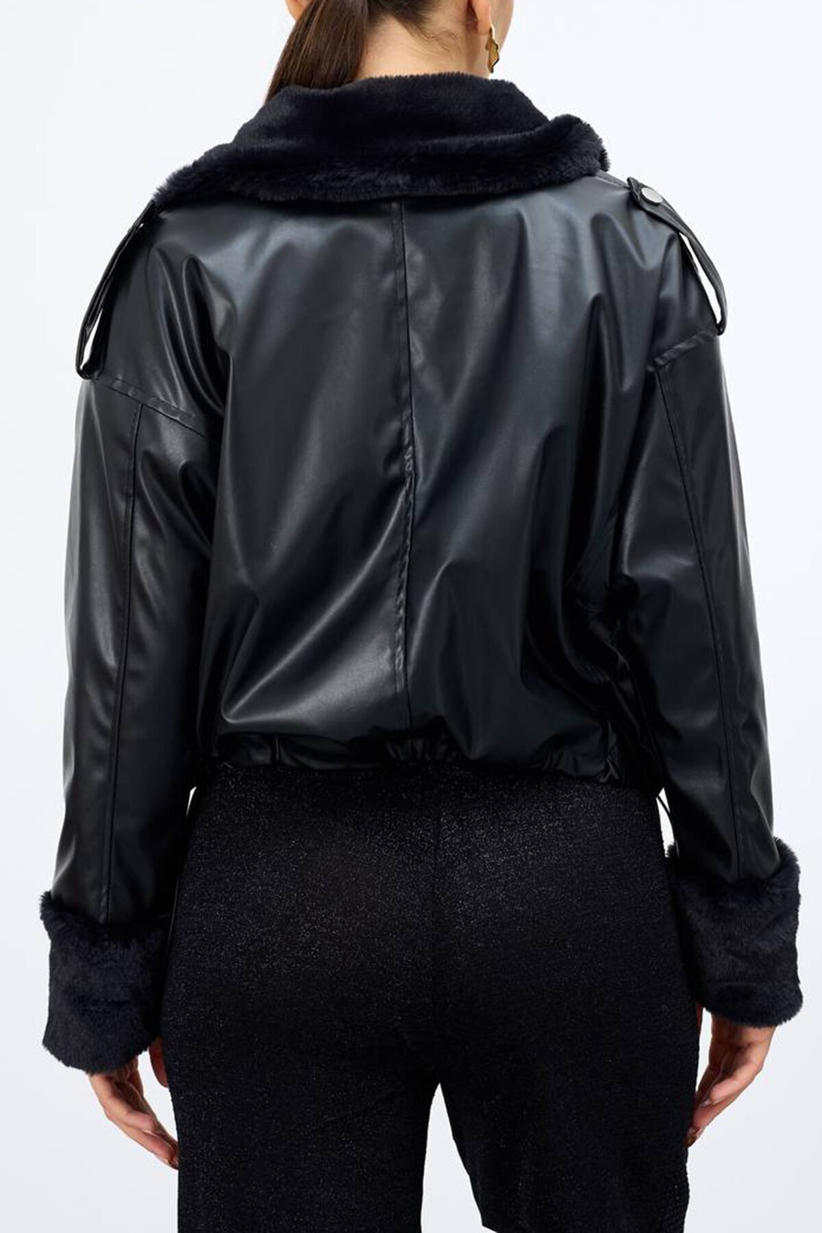 Kolları ve Yakası Fermaurlı Peluş Suni Deri Ceket