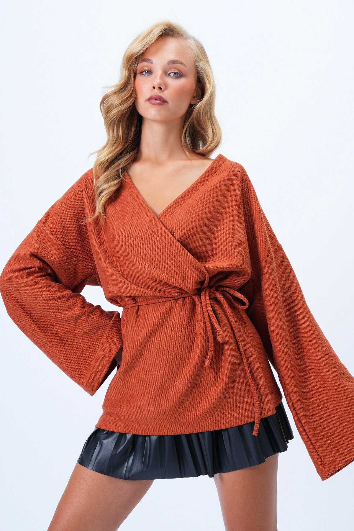 Kruvaze Kesim V Yaka Bağlama Detaylı Hırka