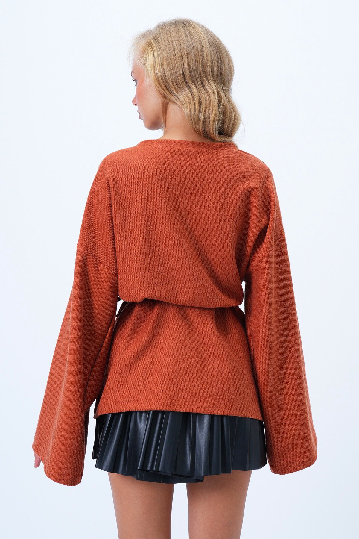 Kruvaze Kesim V Yaka Bağlama Detaylı Hırka