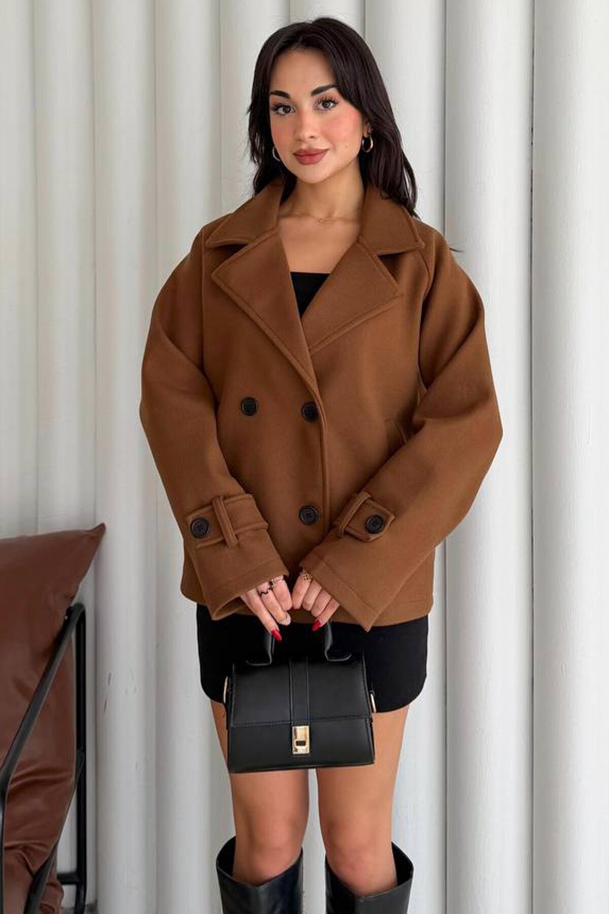 Kruvaze Yaka Çift Cepli Düğmeli Kaban