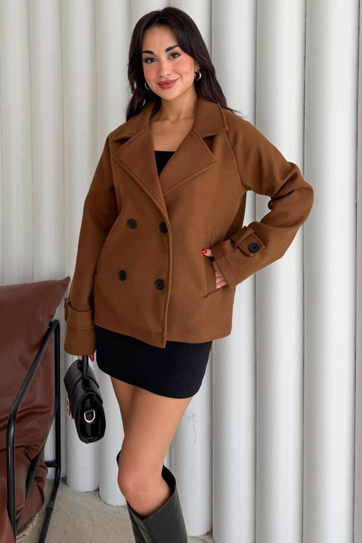 Kruvaze Yaka Çift Cepli Düğmeli Kaban