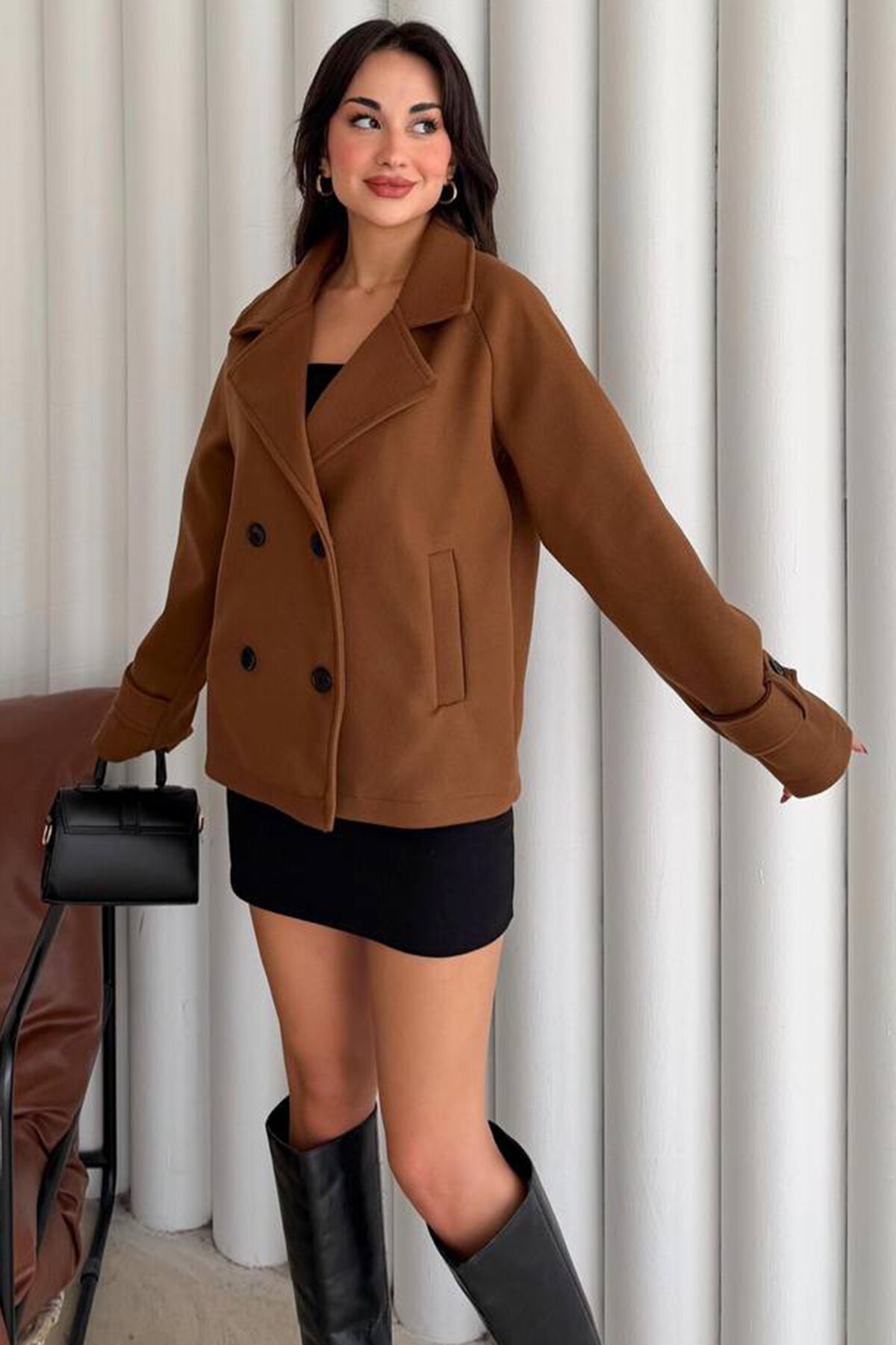 Kruvaze Yaka Çift Cepli Düğmeli Kaban