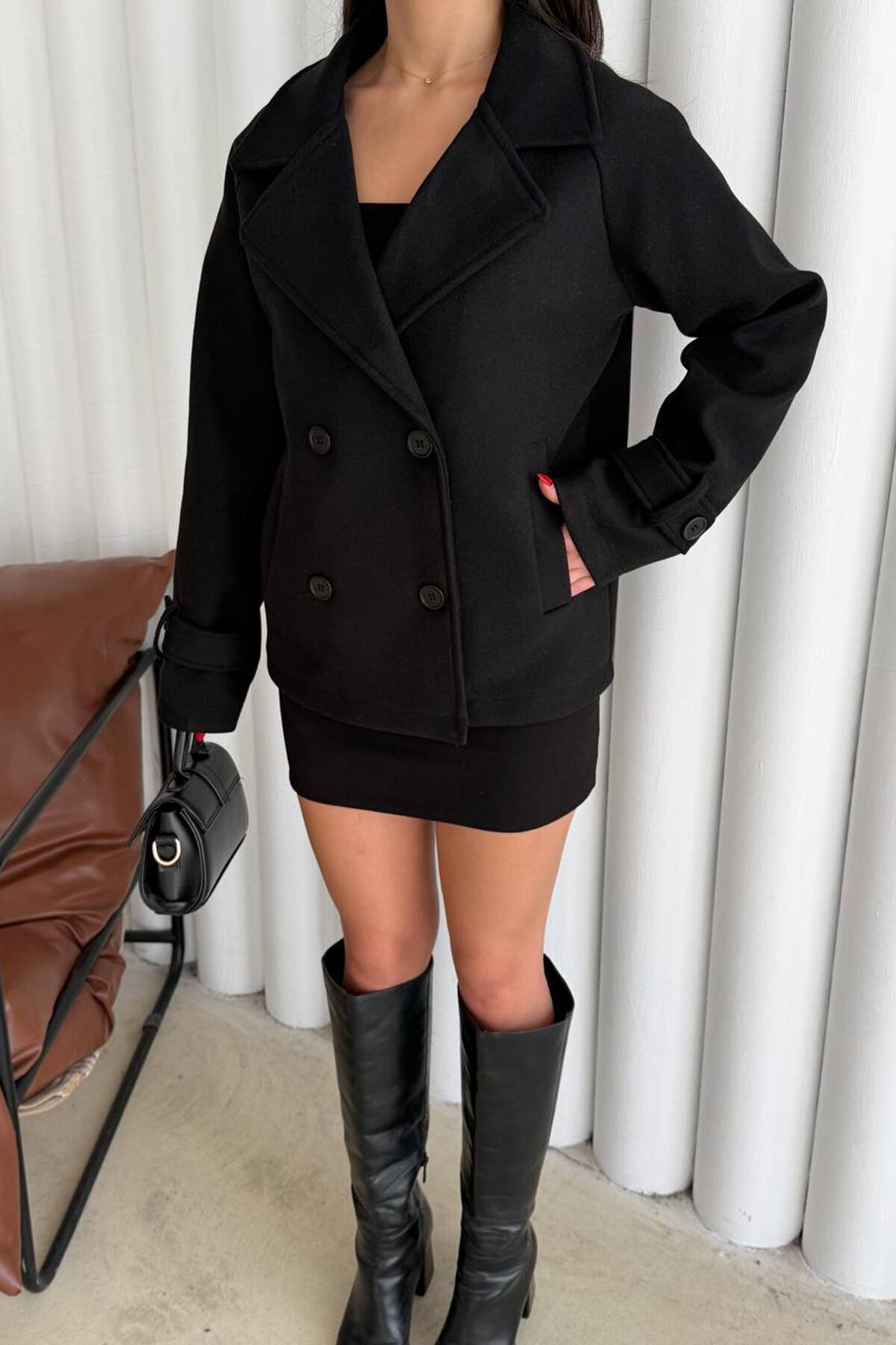 Kruvaze Yaka Çift Cepli Düğmeli Kaban