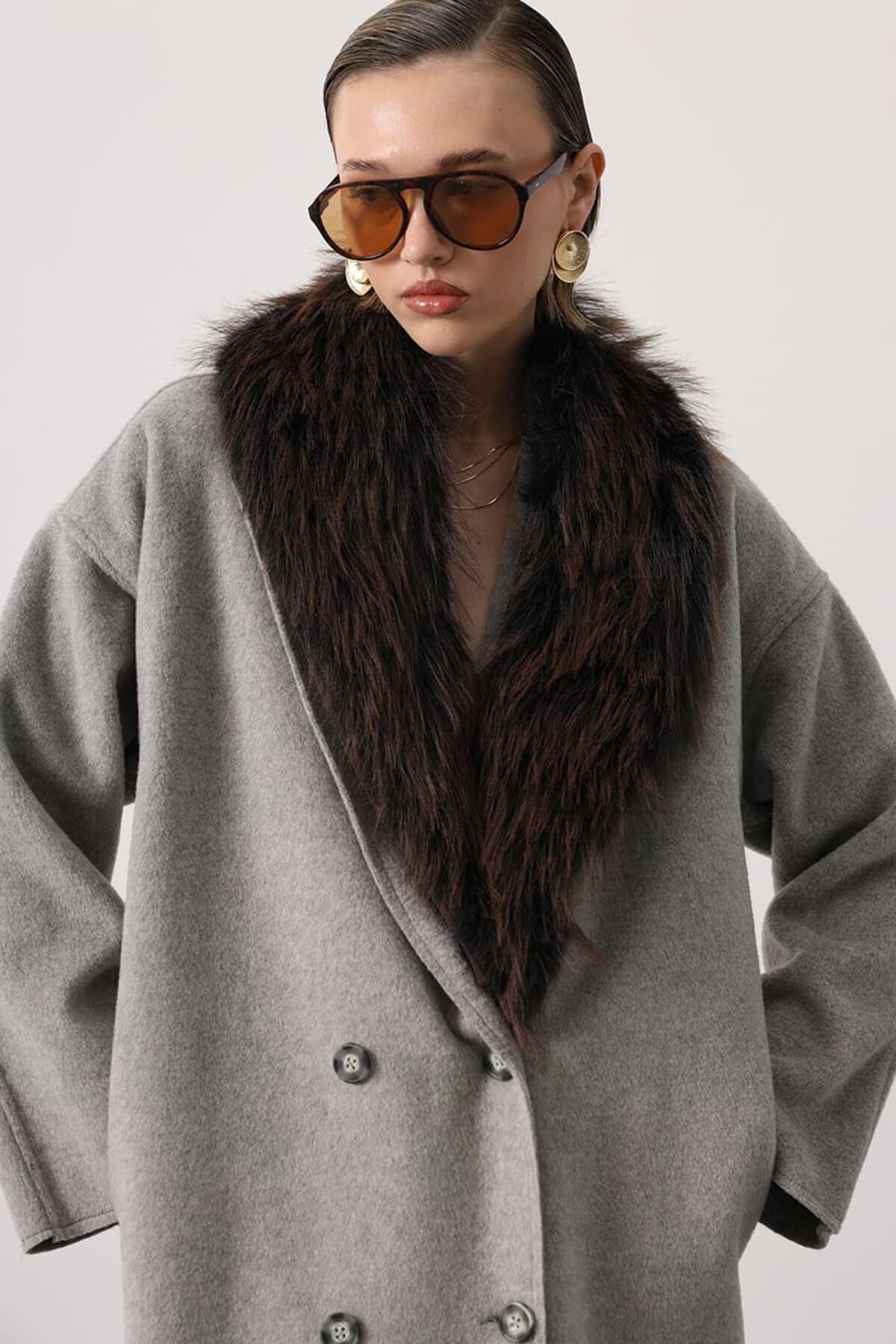 Kürk Detaylı Düğme Kapamalı Kaşe Kaban