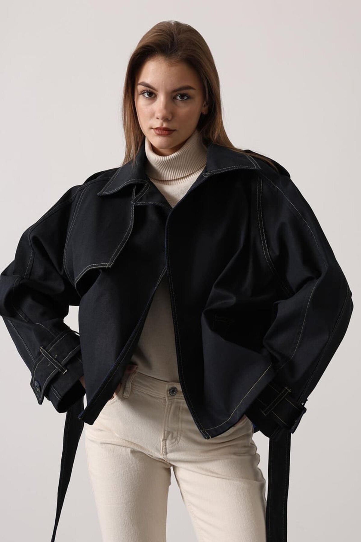 Kuşak Bağlamalı Astarlı Yıkamalı Denim Ceket