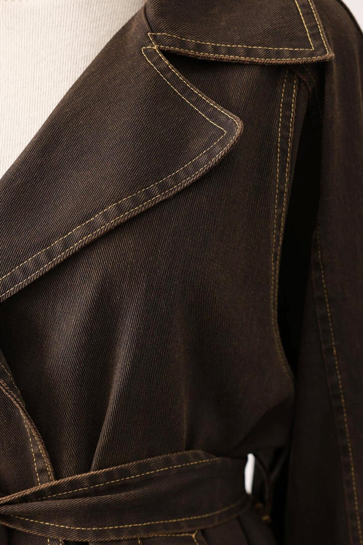 Kuşak Bağlamalı Astarlı Yıkamalı Denim Ceket