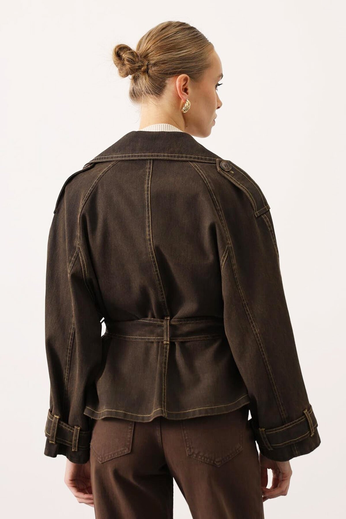 Kuşak Bağlamalı Astarlı Yıkamalı Denim Ceket