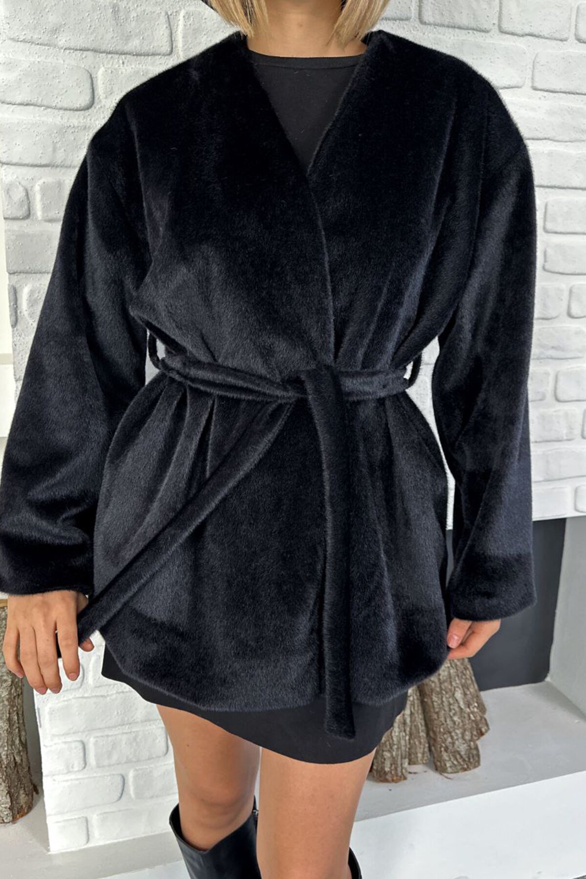 Kuşak Detaylı Peluş Kaban