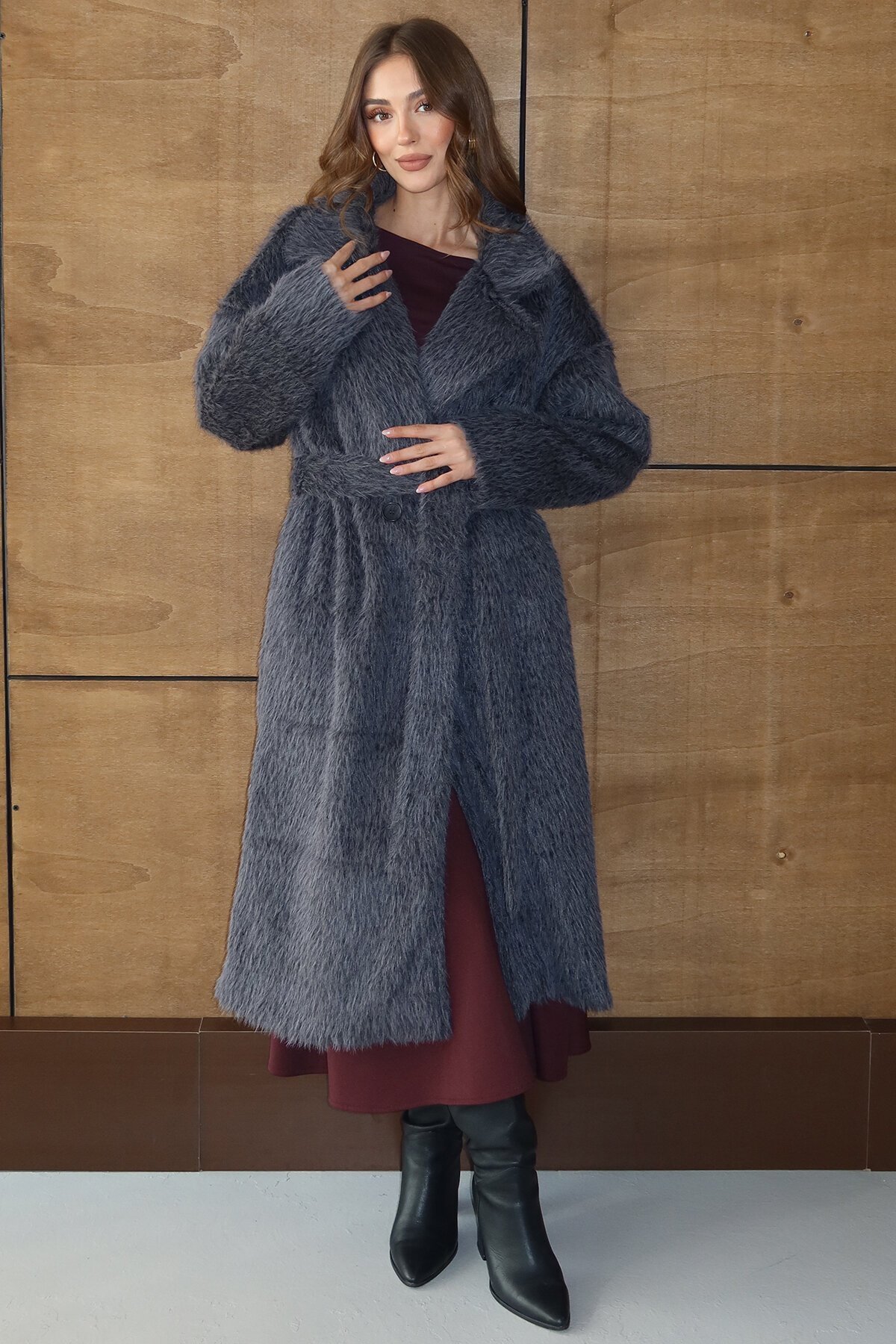 Kuşaklı Oversize Tüylü Şal Yaka Peluş Dokulu Uzun Kaban