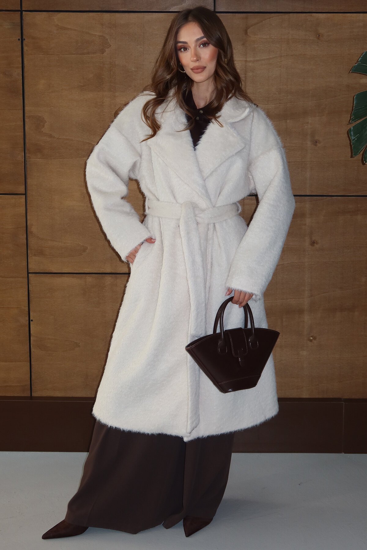 Kuşaklı Oversize Tüylü Şal Yaka Peluş Dokulu Uzun Kaban