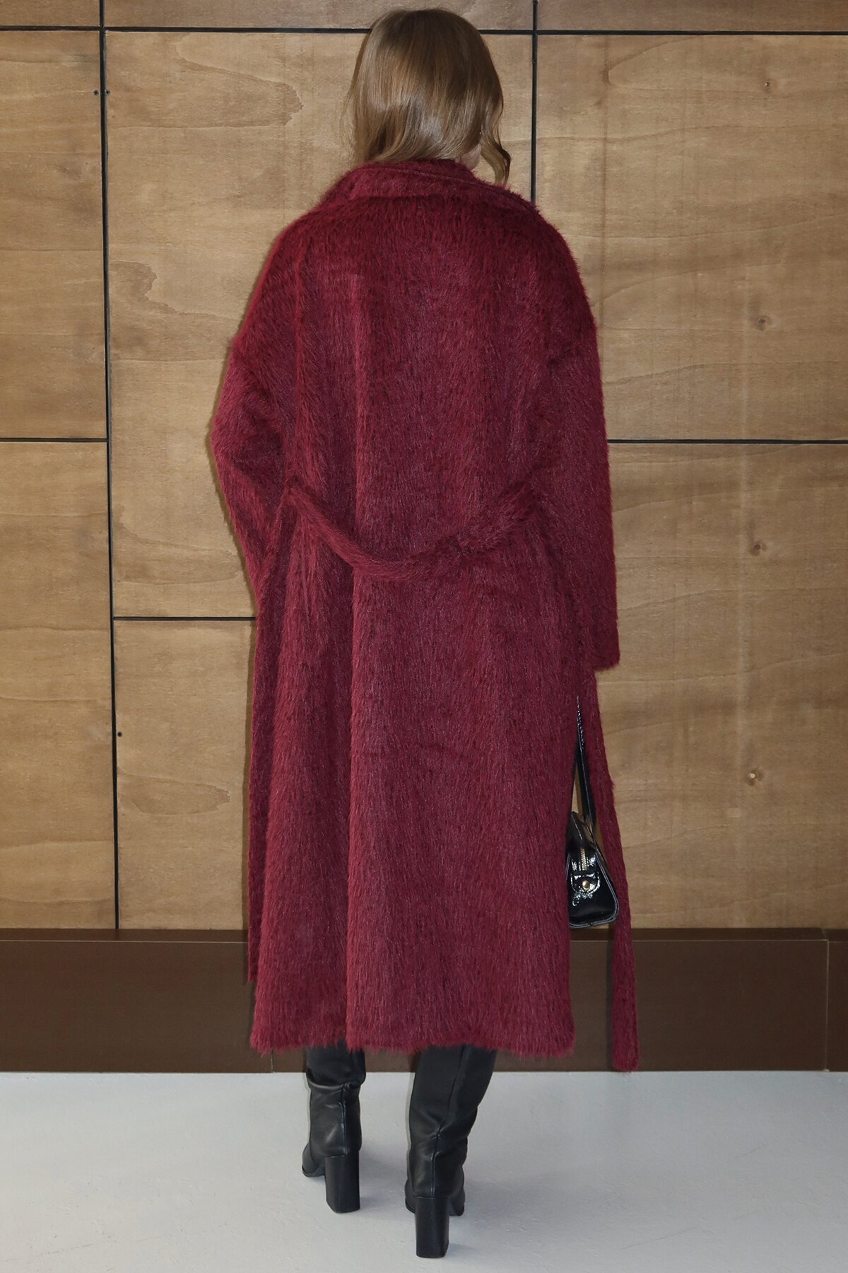 Kuşaklı Oversize Tüylü Şal Yaka Peluş Dokulu Uzun Kaban