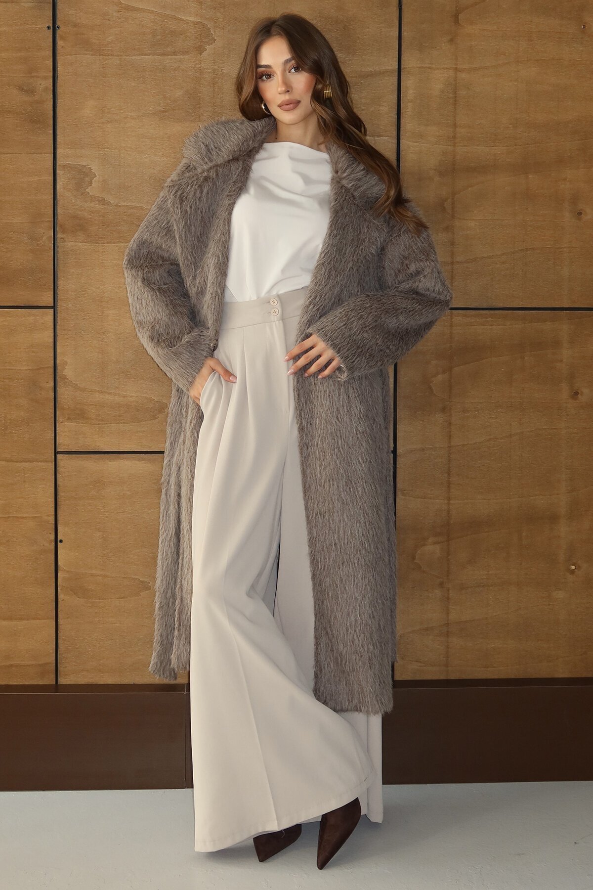 Kuşaklı Oversize Tüylü Şal Yaka Peluş Dokulu Uzun Kaban