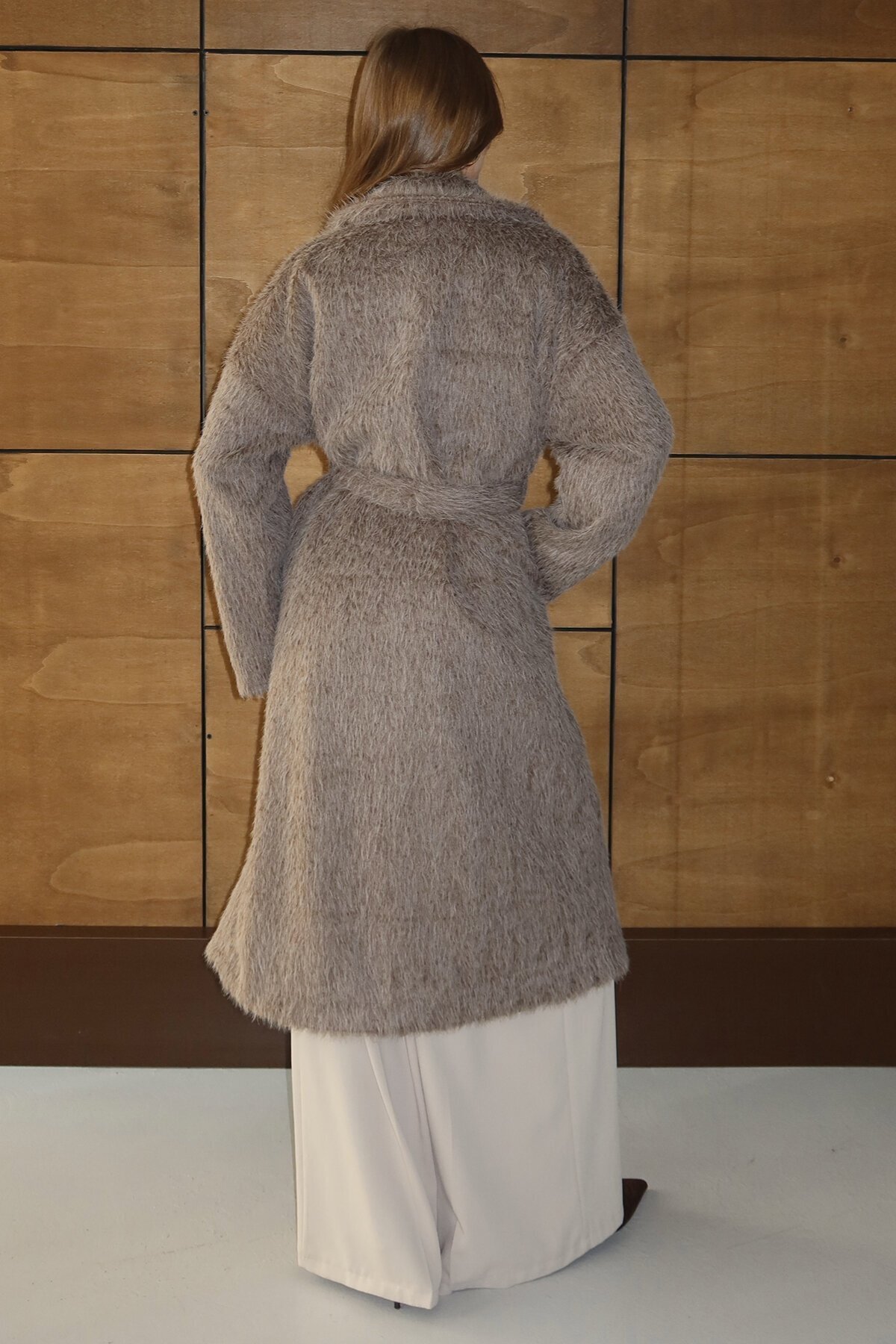 Kuşaklı Oversize Tüylü Şal Yaka Peluş Dokulu Uzun Kaban