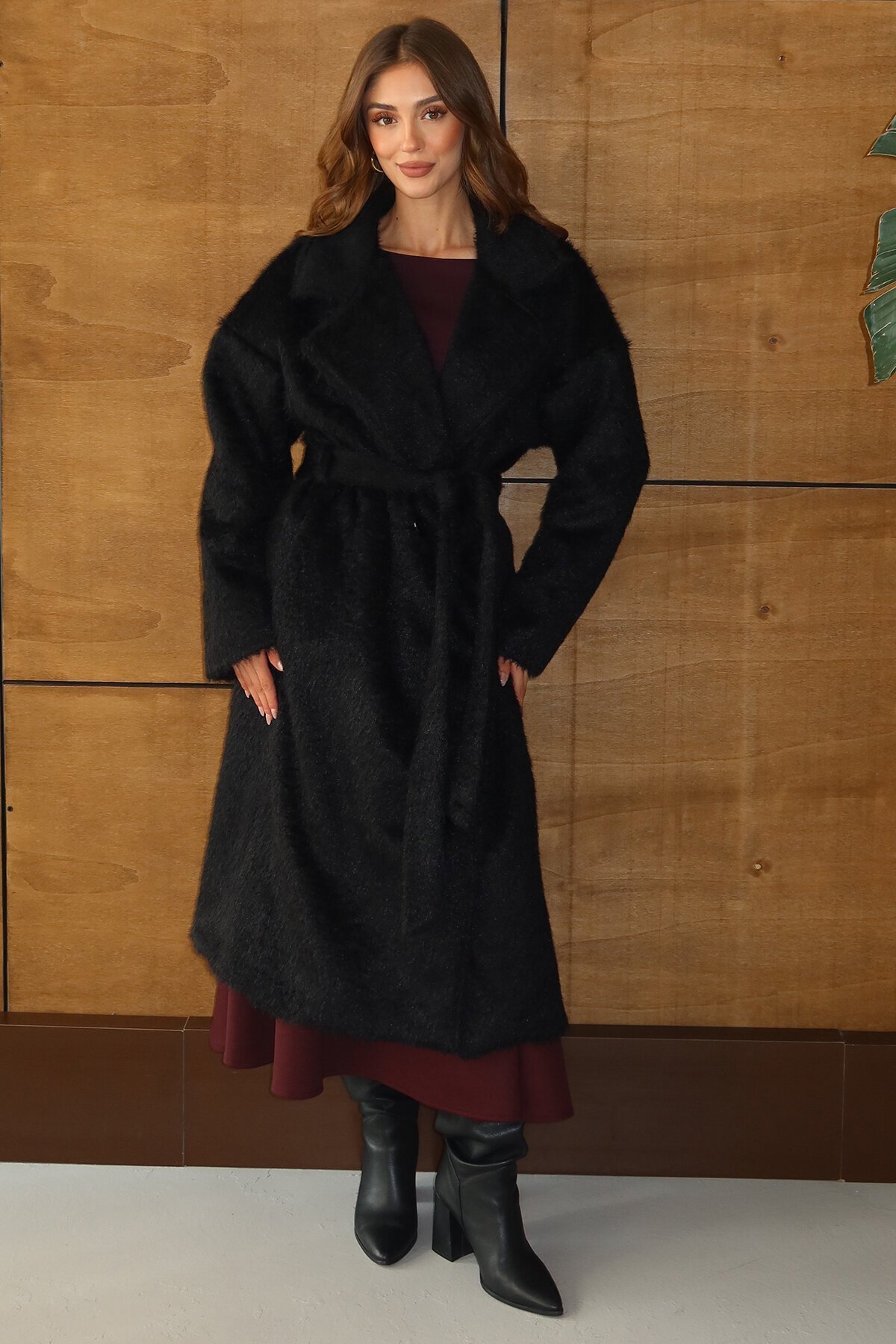 Kuşaklı Oversize Tüylü Şal Yaka Peluş Dokulu Uzun Kaban