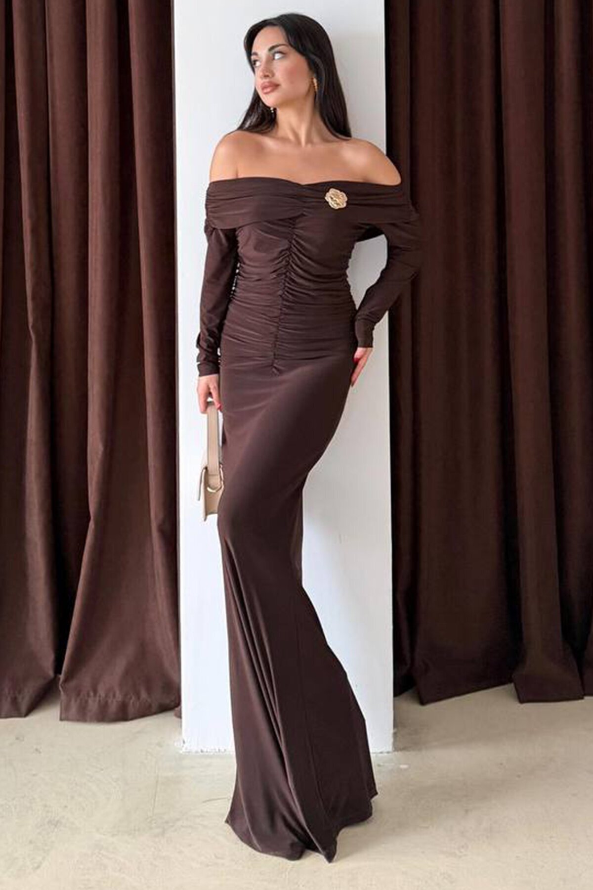 Madonna Yaka Drapeli Aksesuar Detaylı Maxi Boy Elbise