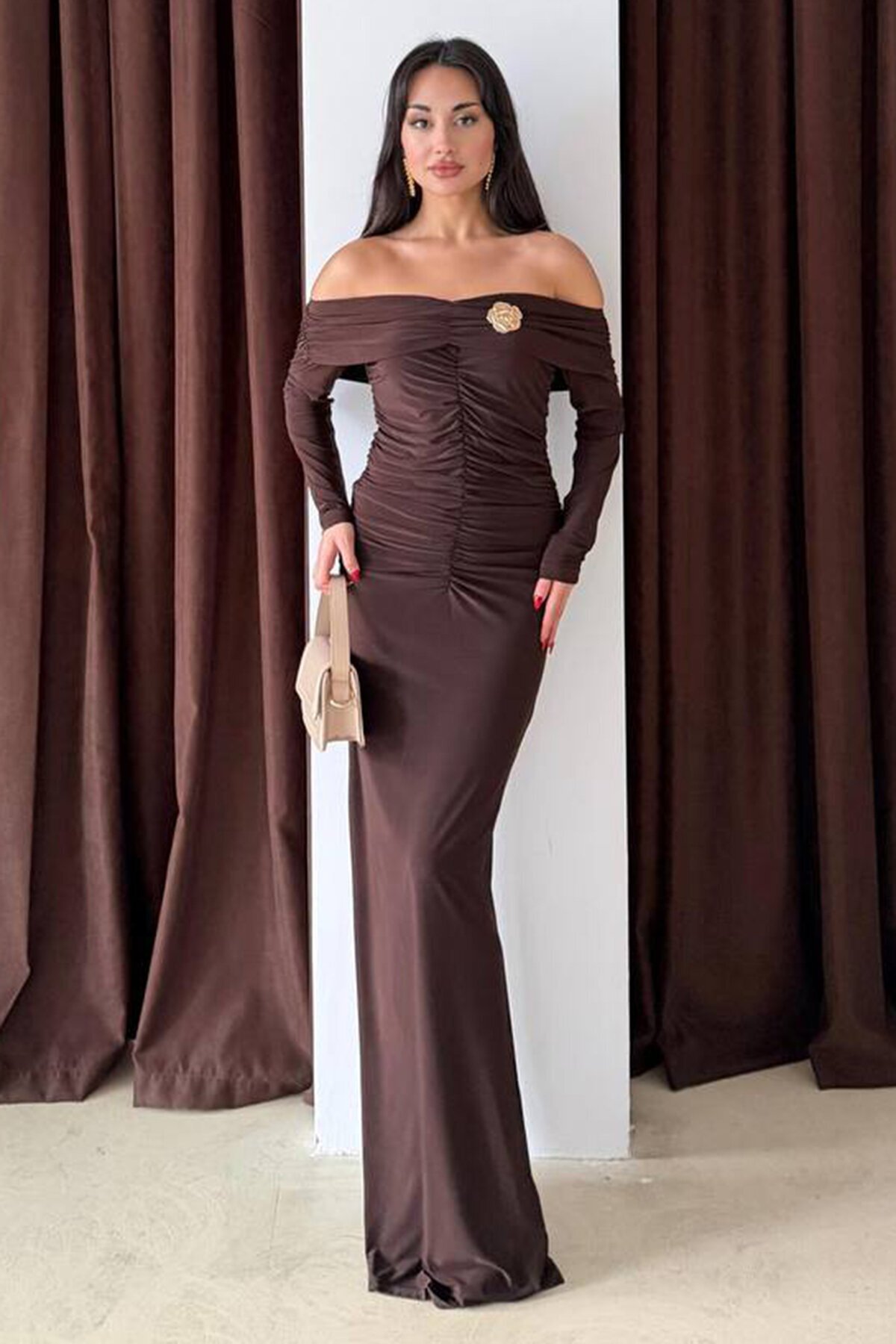 Madonna Yaka Drapeli Aksesuar Detaylı Maxi Boy Elbise