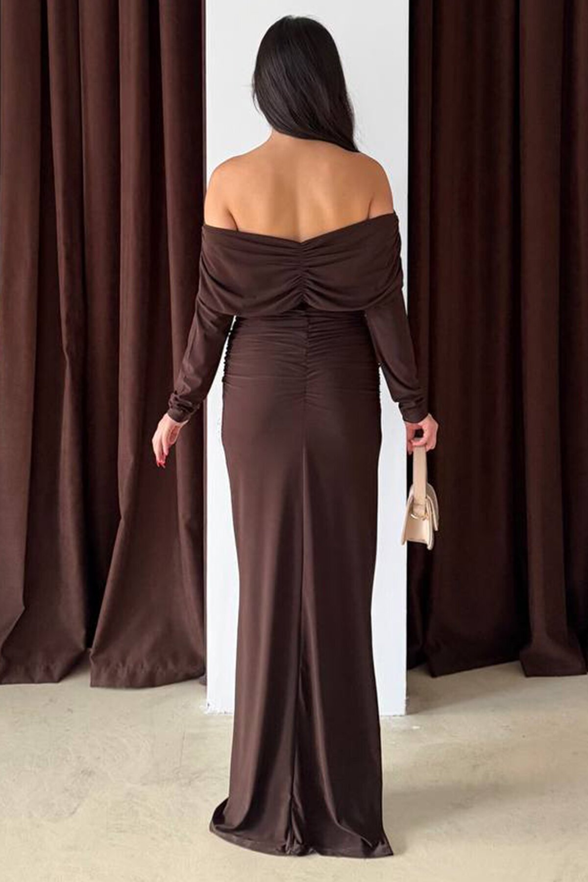 Madonna Yaka Drapeli Aksesuar Detaylı Maxi Boy Elbise