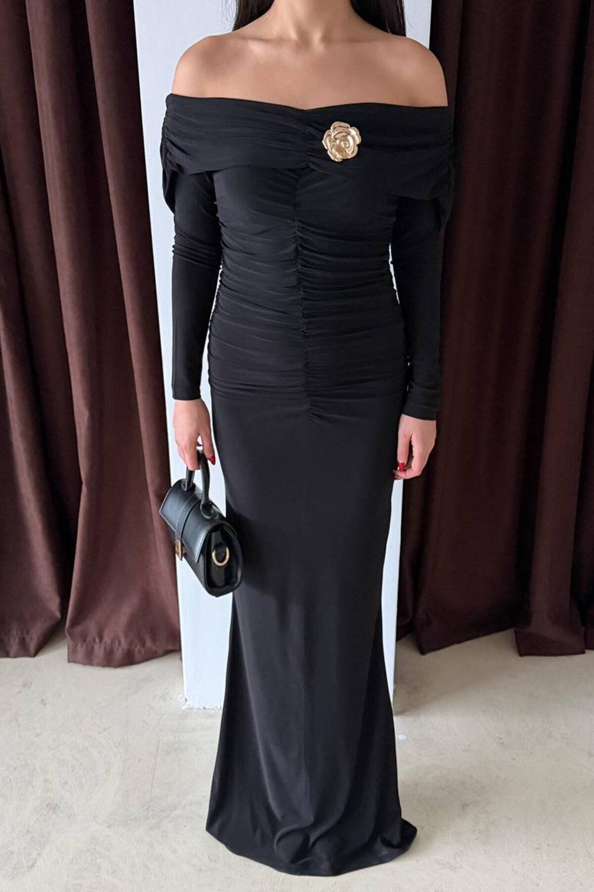 Madonna Yaka Drapeli Aksesuar Detaylı Maxi Boy Elbise