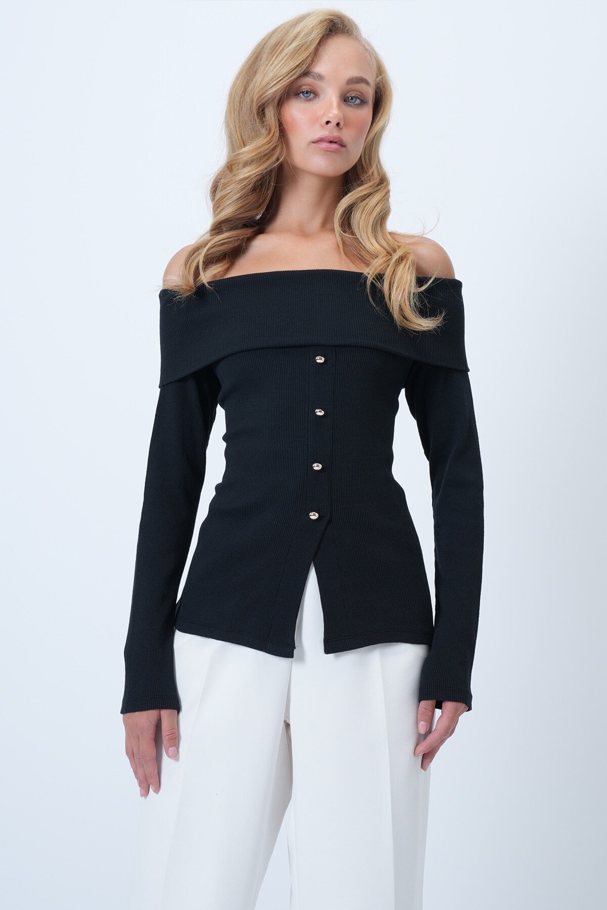 Madonna Yaka Önü Yırtmaçlı Örme Bluz