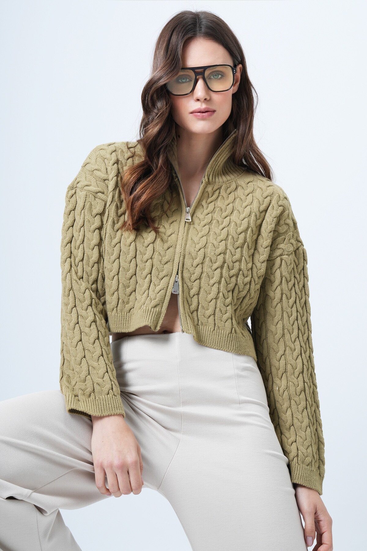 Örgü Desenli Fermuarlı Triko Hırka