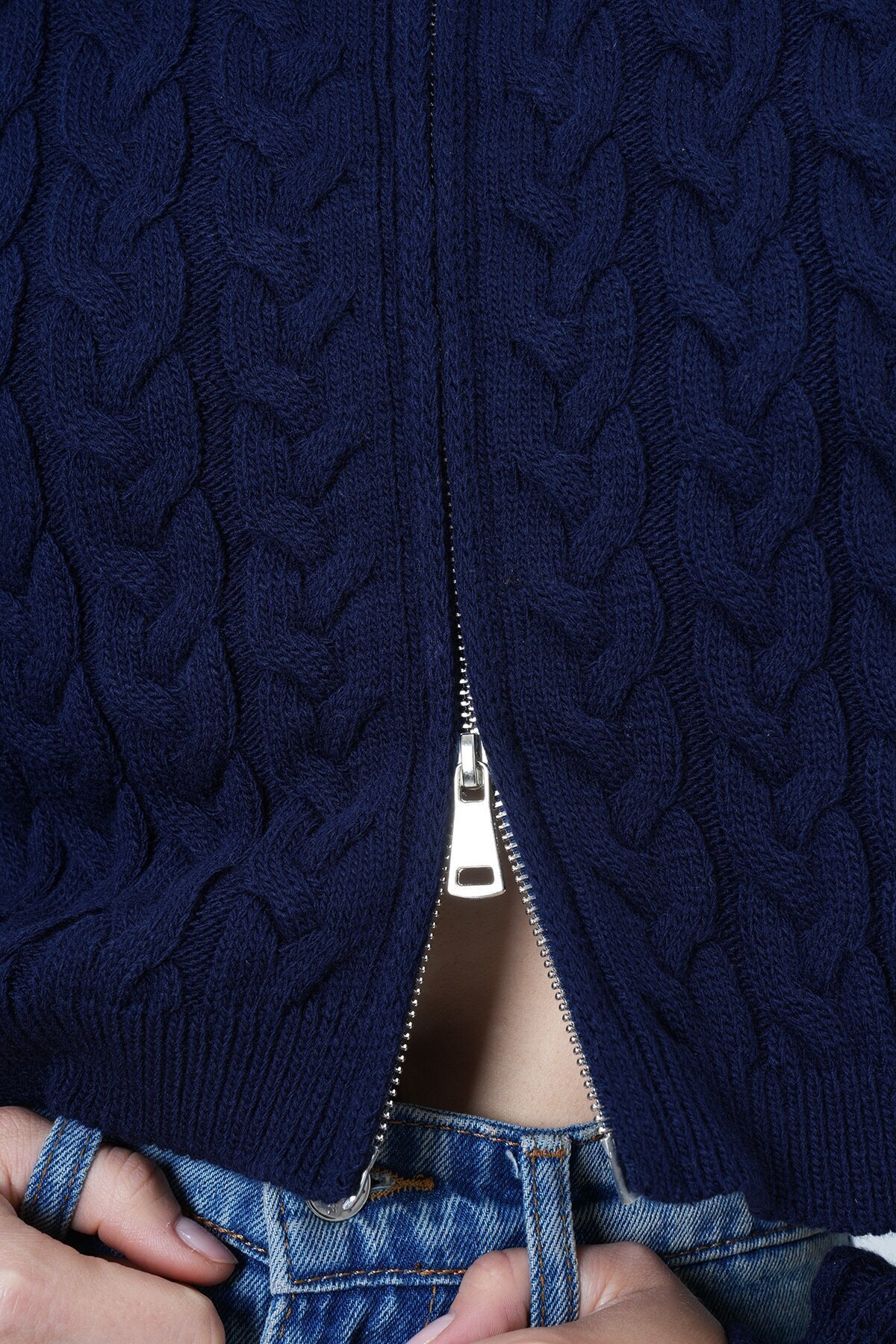 Örgü Desenli Fermuarlı Triko Hırka