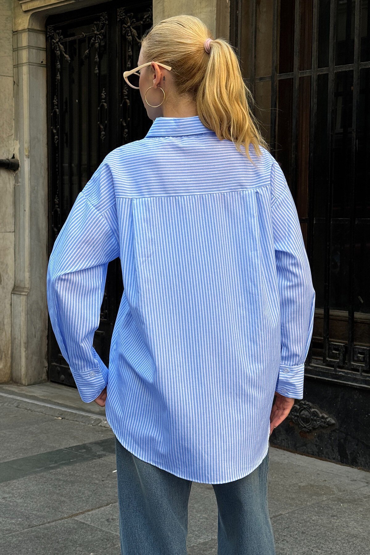 Oval Kesim Çizgili Overisze Gömlek