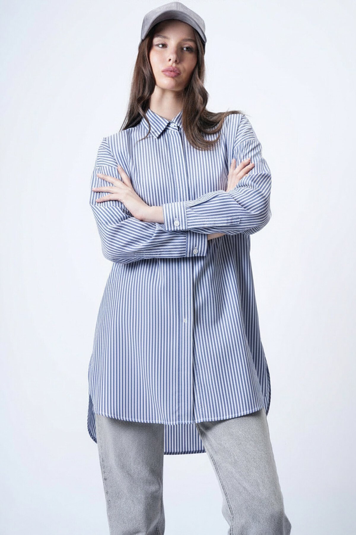 Oval Kesim Çizgili Oversize Gömlek