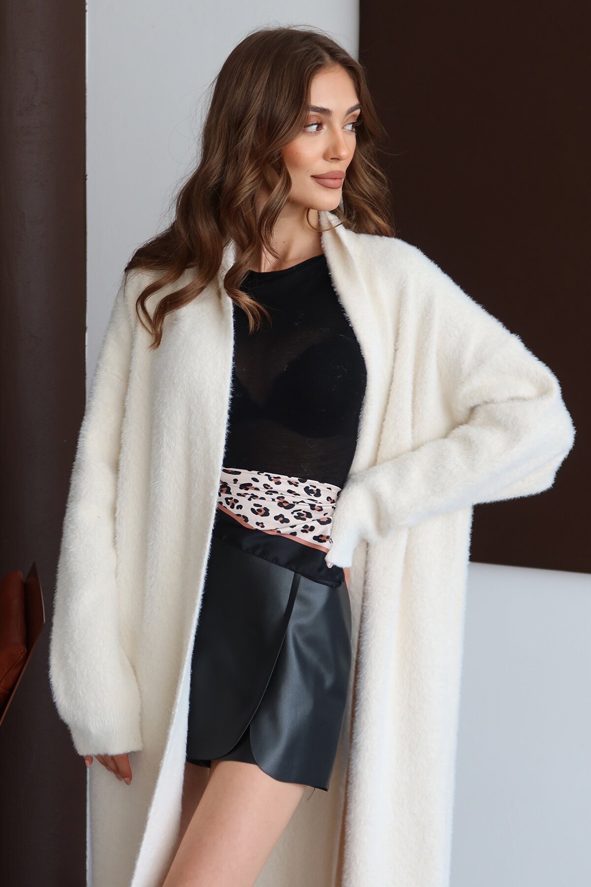 Oversize Cepli Yumuşak Dokulu Salaş Maxi Boy Peluş Uzun Hırka